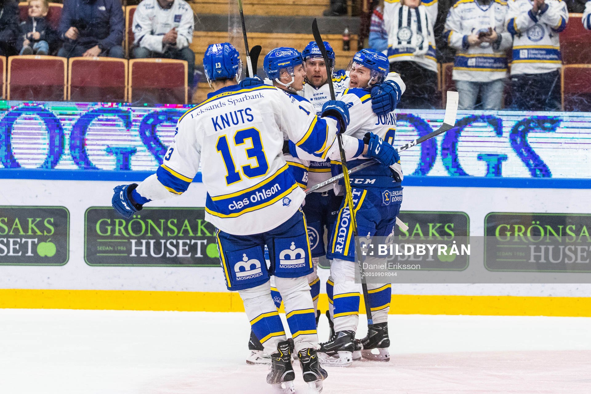 Leksands Jonas Ahnelöv jublar med lagkamrater