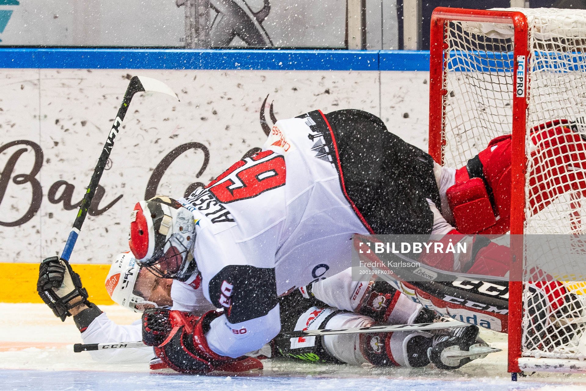 Malmö Redhawks Frederik Storm och målvakt Oscar Alsenfelt