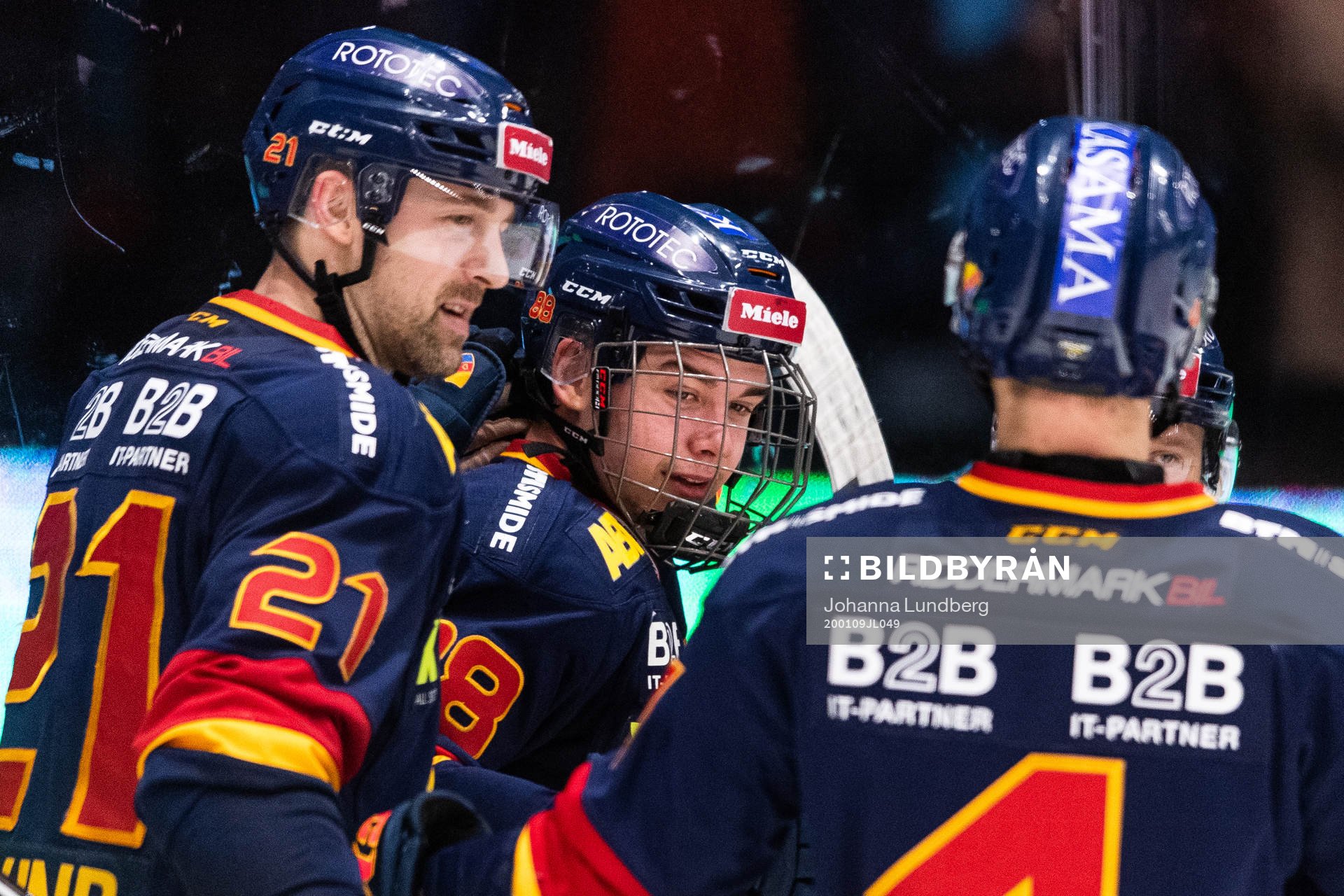 Djurgårdens Alexander Holtz jublar med Patrik –Berglund
