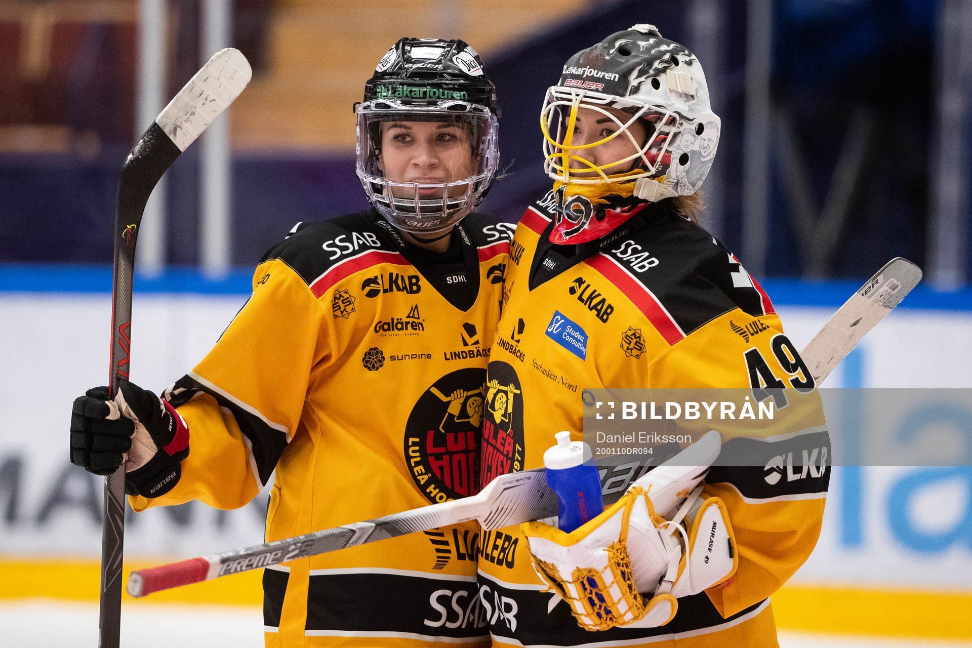Luleås Ebba Berglund och Luleås målvakt Minatsu Murase