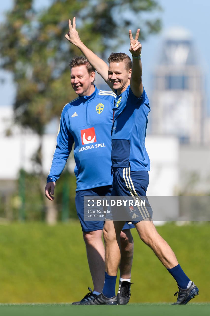 Assistant coach Peter Wettergren and goalkeeper coach Maths Elfvendal during a training session with the Swedish national team on January 11, 2020 in Doha.