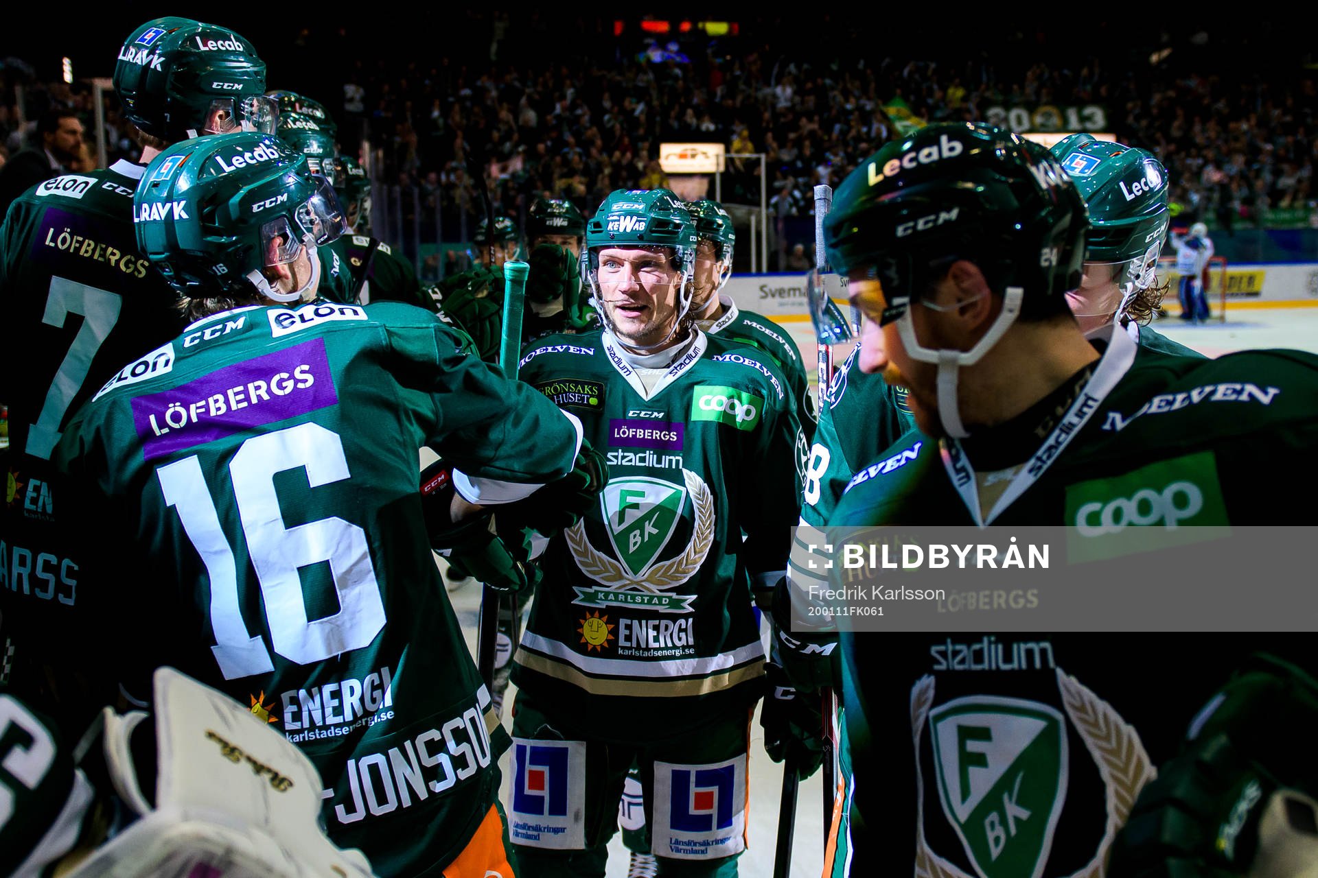 Färjestads Jesper Olofsson jublar med lagkamrater