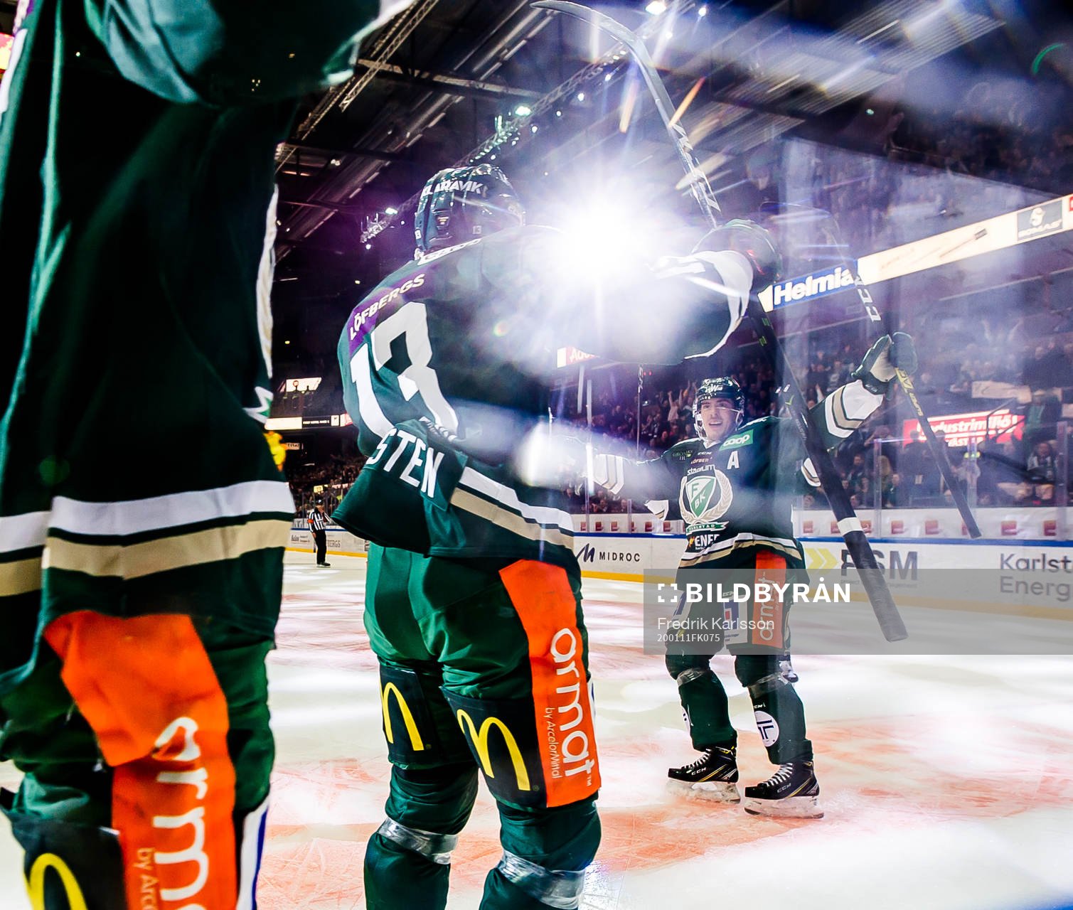 Färjestads Daniel Viksten och Sebastian Erixon jublar