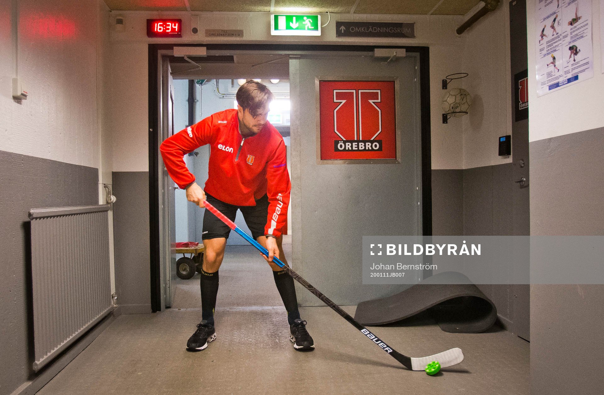 Örebros Jordan Boucher värmer upp