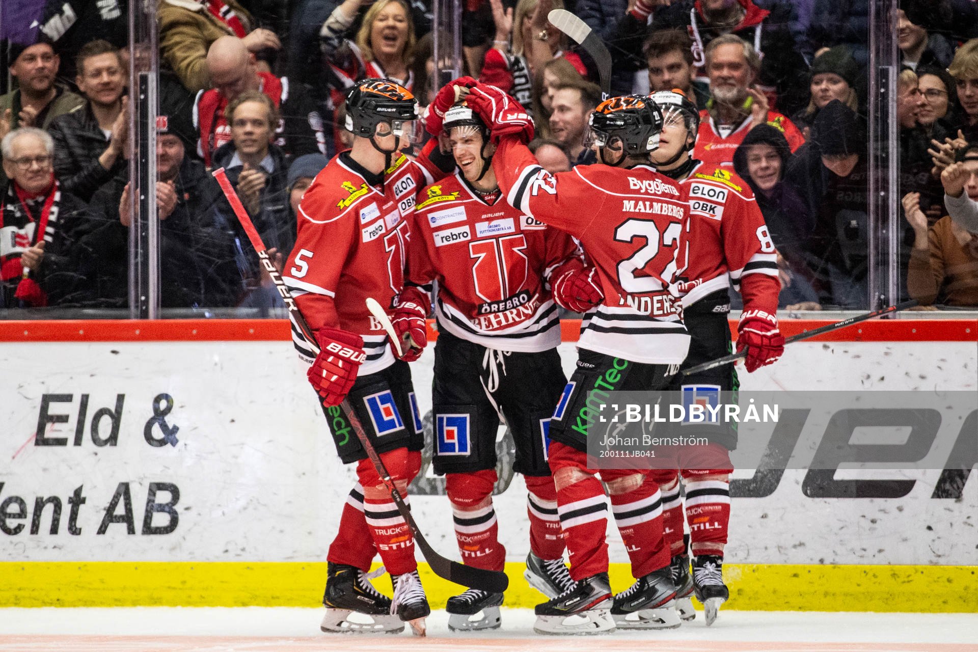 Örebros Mathias Bromé jublar med Gustav Backström,