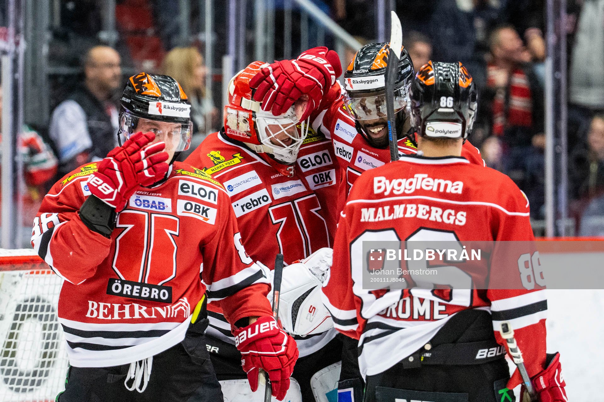 Örebros målvakt Jonas Arntzen och Daniel Muzito Bagenda