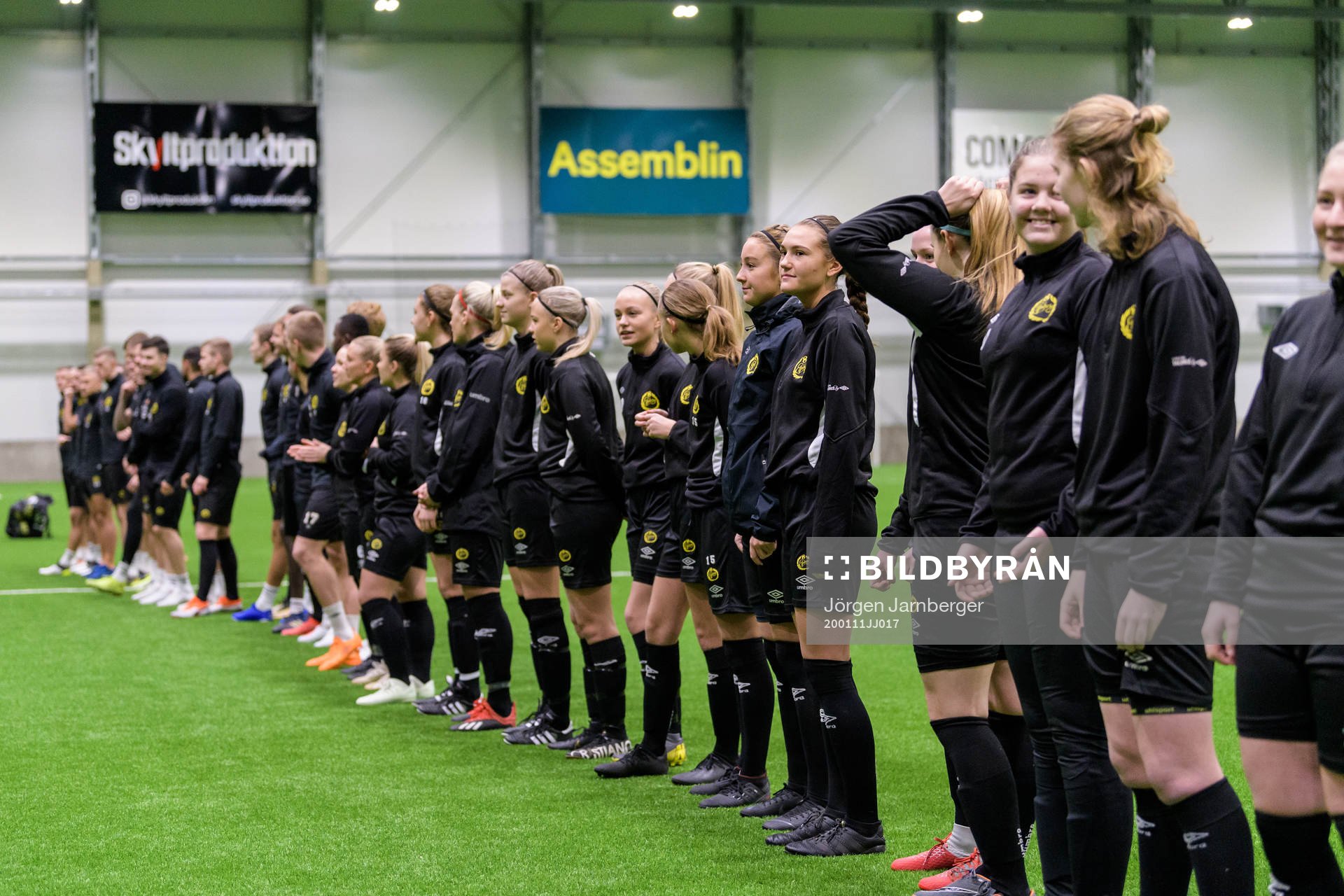 Elfsborgs damlag närmast och herrlaget längst bort
