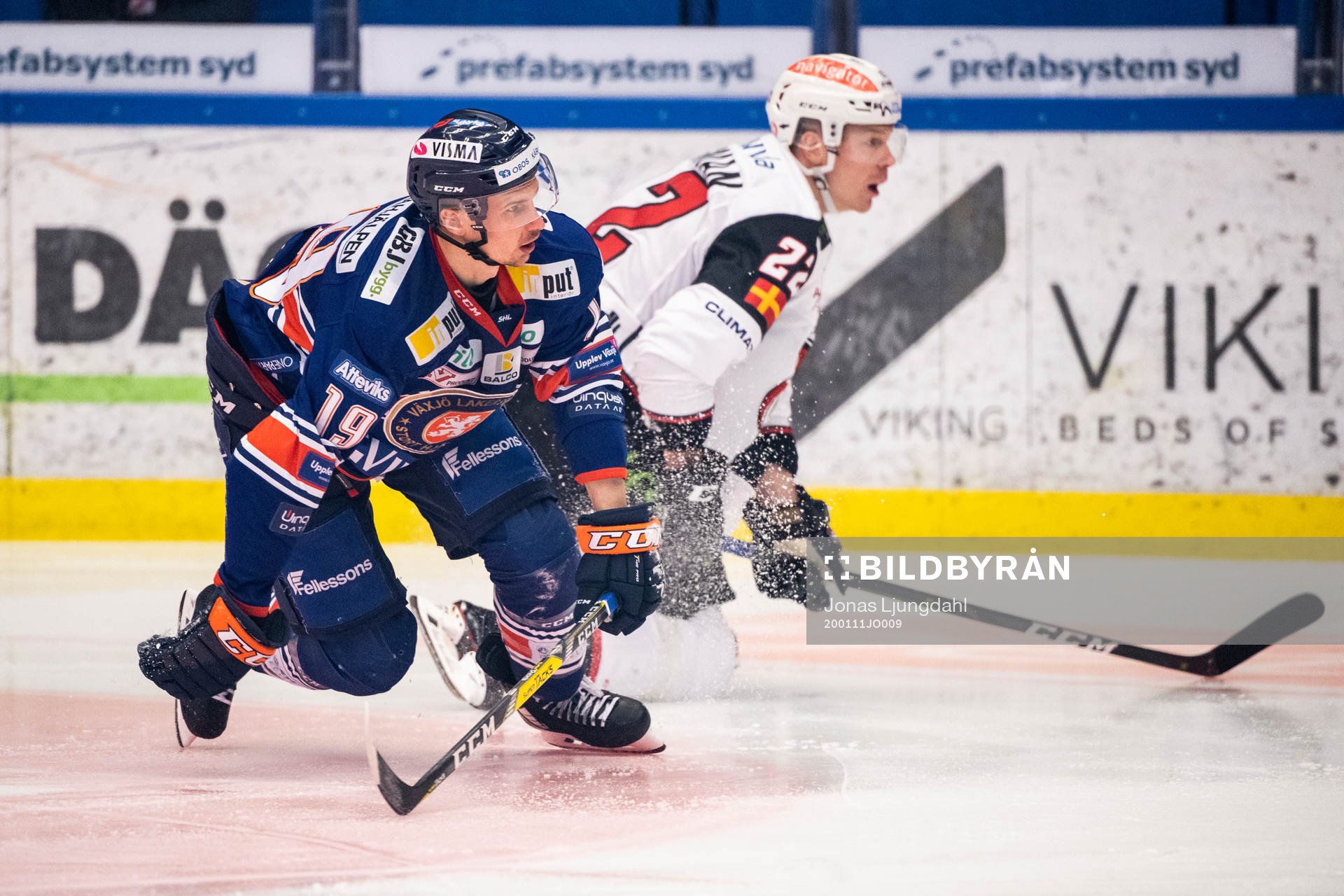 Växjös Casey Bailey och Malmö Redhawks Lars Bryggman