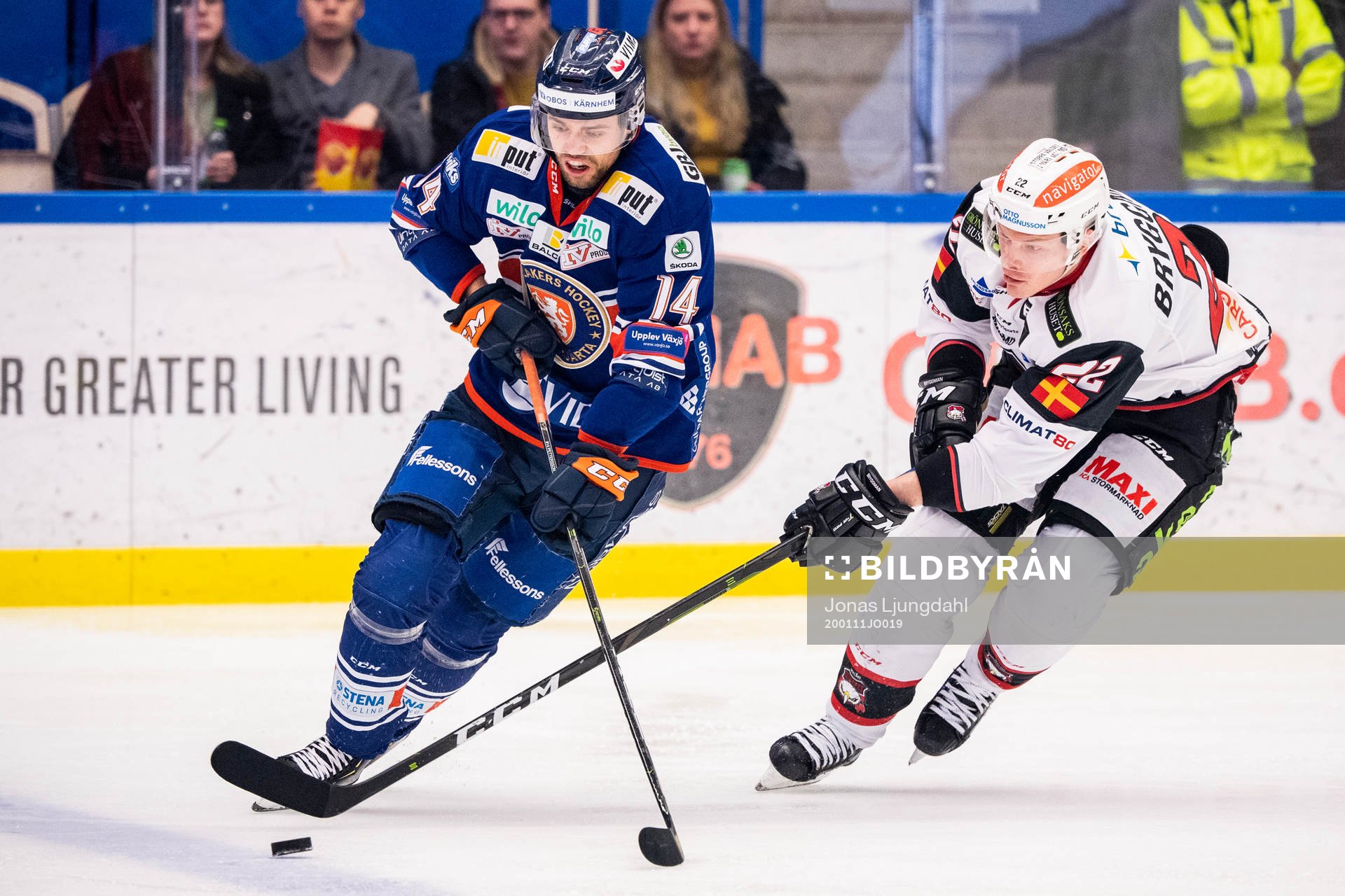 Växjös Emil Pettersson och Malmö Redhawks Lars Bryggman