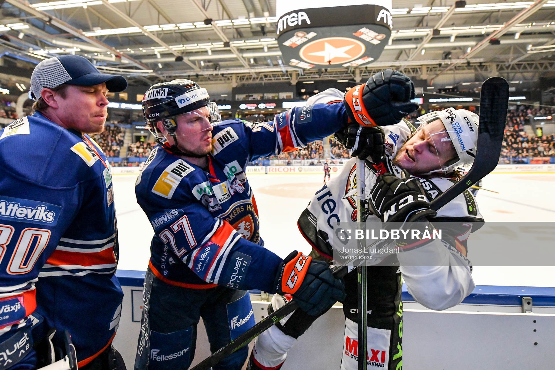 Växjös Martin Lundberg och Malmö Redhawks Nicolai Meyer