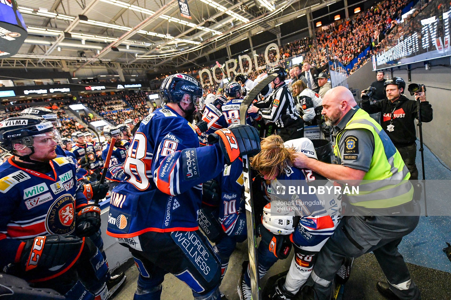 Bråk mellan Växjös och Malmö Redhawks spelare mellan