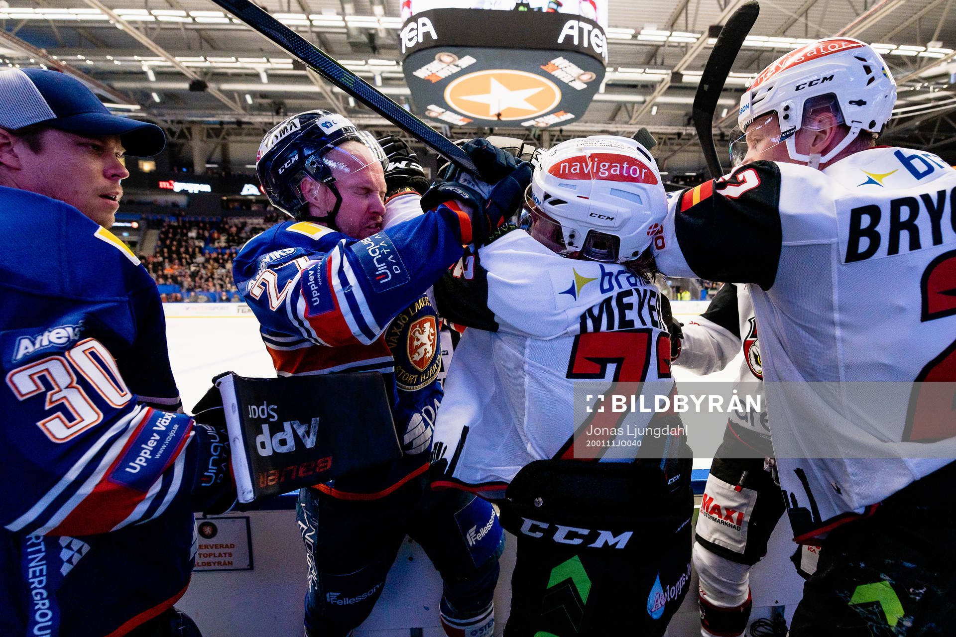 Bråk mellan Växjös Martin Lundberg och Malmö Redhawks