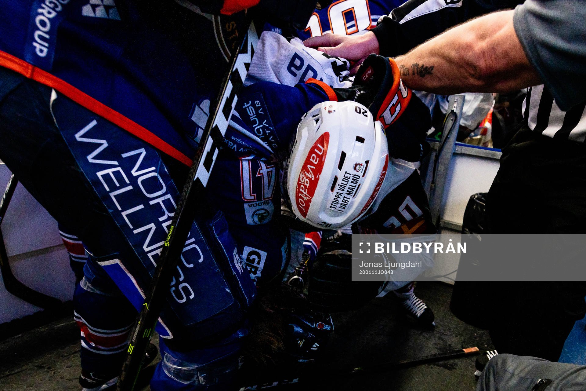 Bråk mellan flera spelare i båset