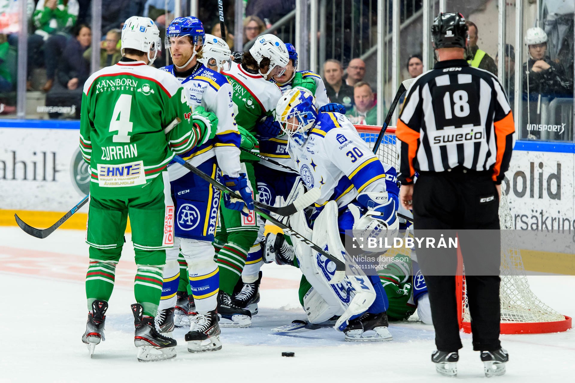 Heta känslor framför Leksands målvakt Janne Juvonen