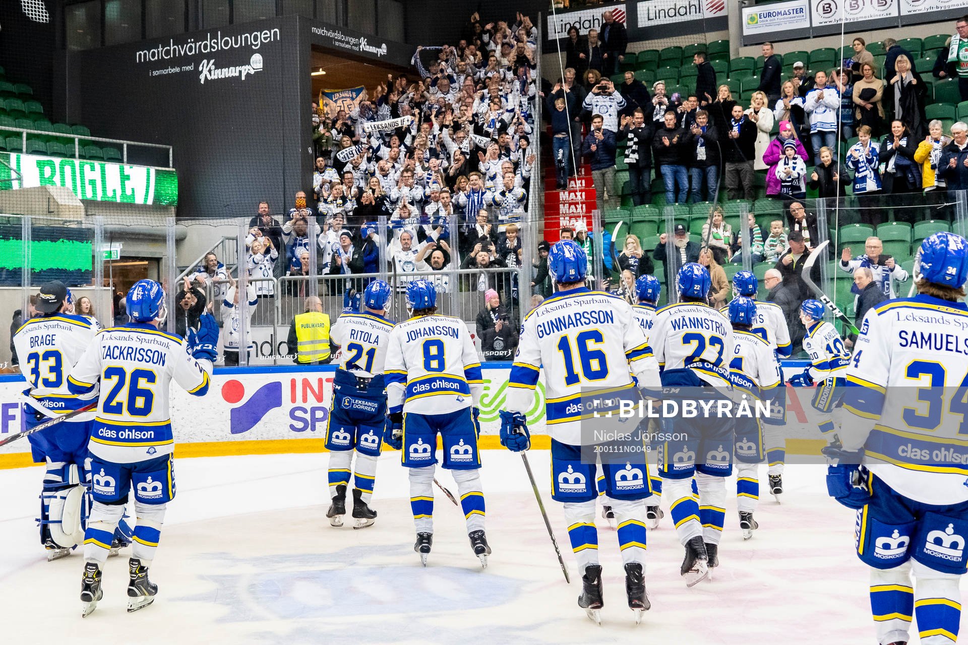 Leksands spelarna tackar sin klack