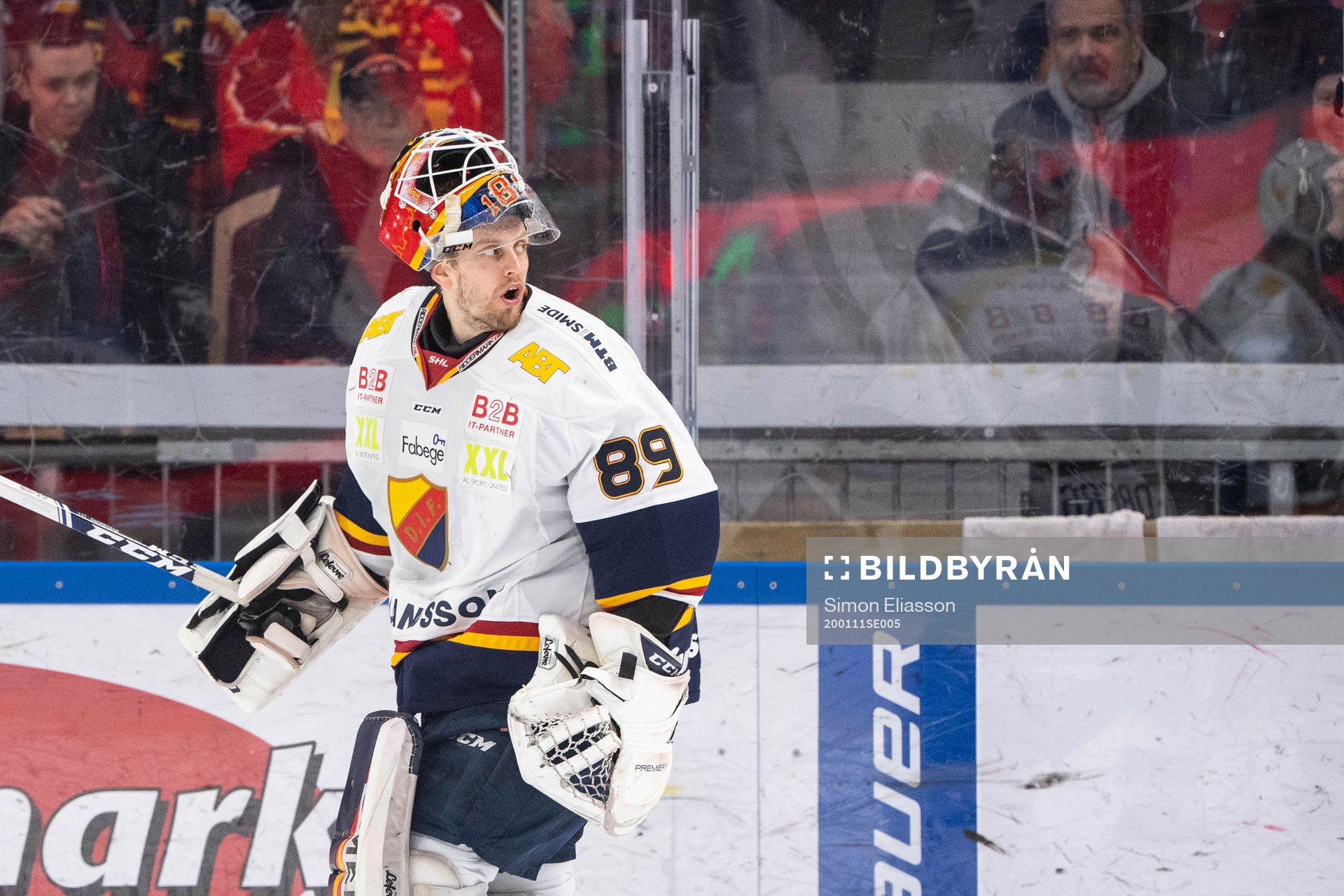 Djurgårdens målvakt Niklas Svedberg reagerar