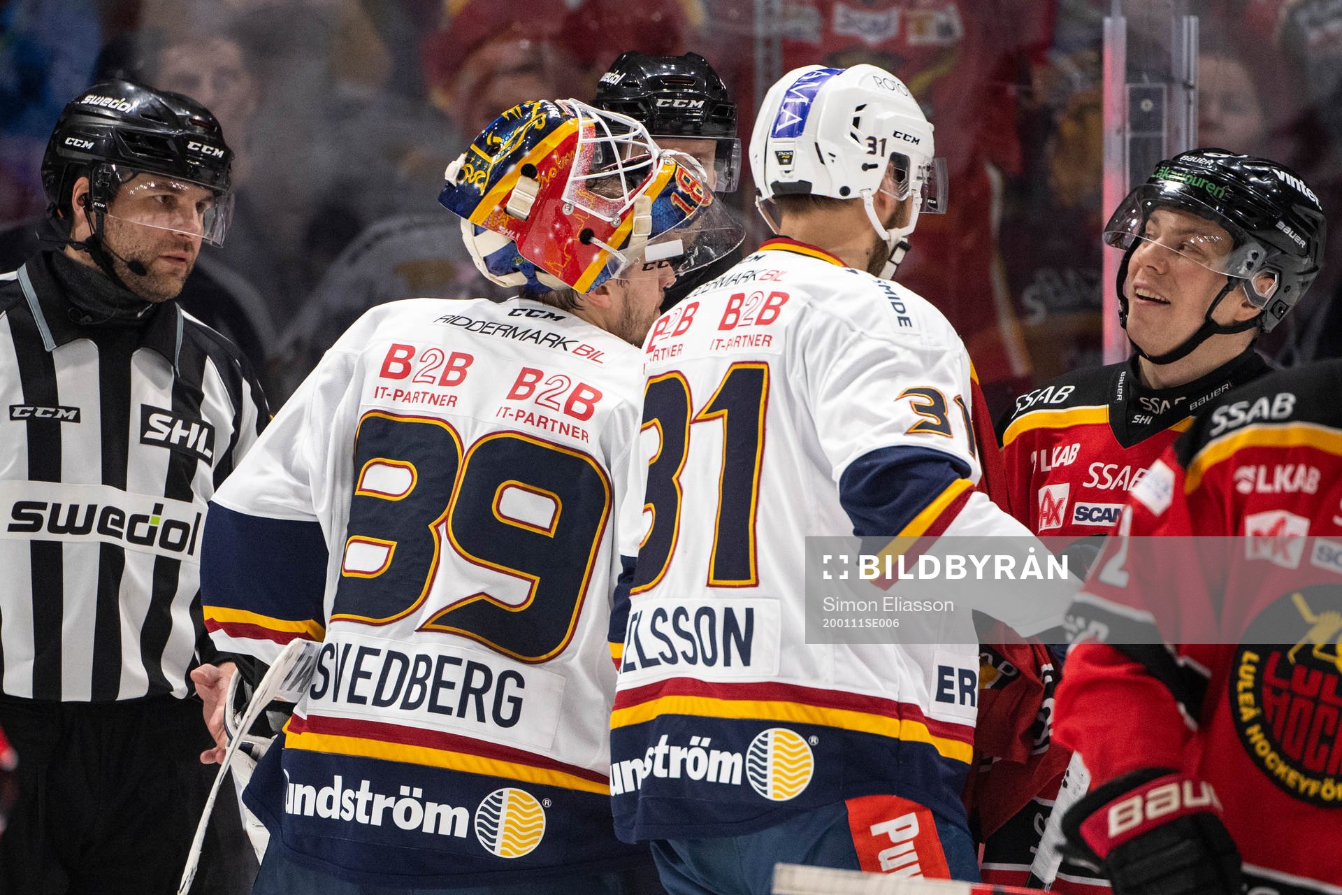 Djurgårdens målvakt Niklas Svedberg reagerar