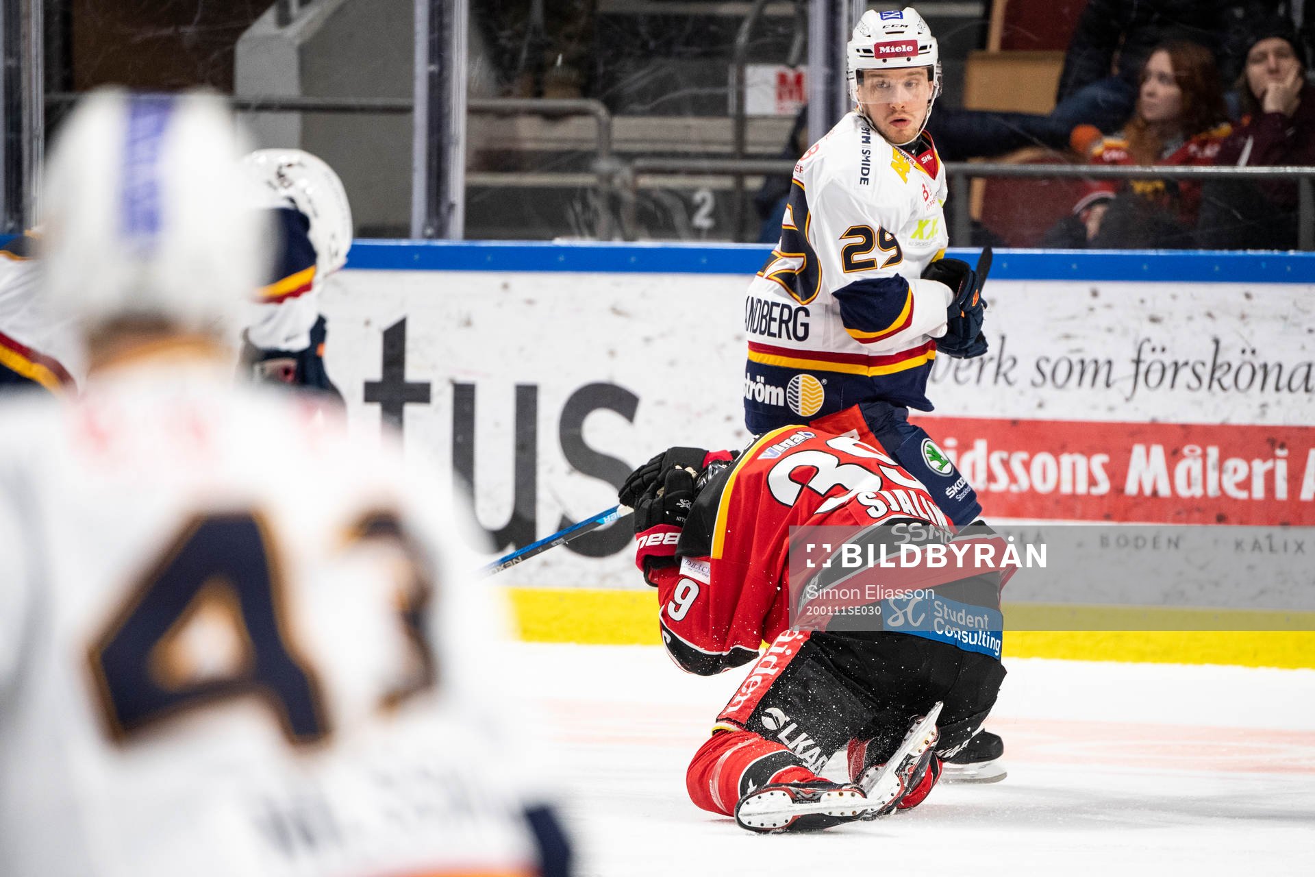 Luleås Pontus Själin träffas av ett skott i huvudet