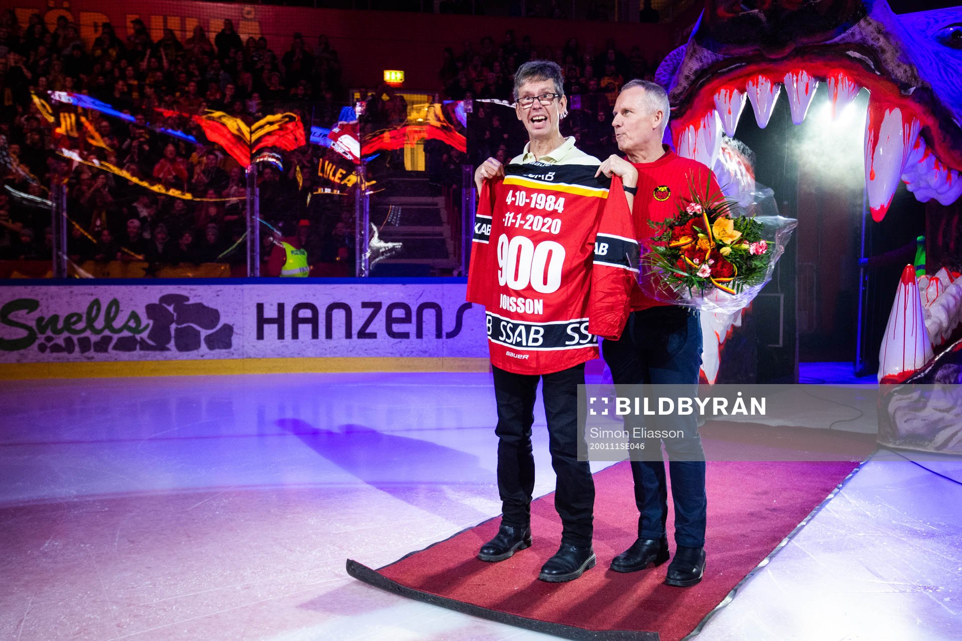 Luleåsupportern Kent Jonsson hyllas av Luleås VD Stefan