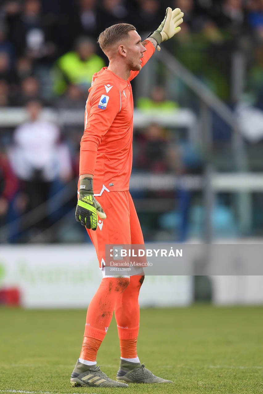 Goalkeeper Robin Olsen of Cagliari