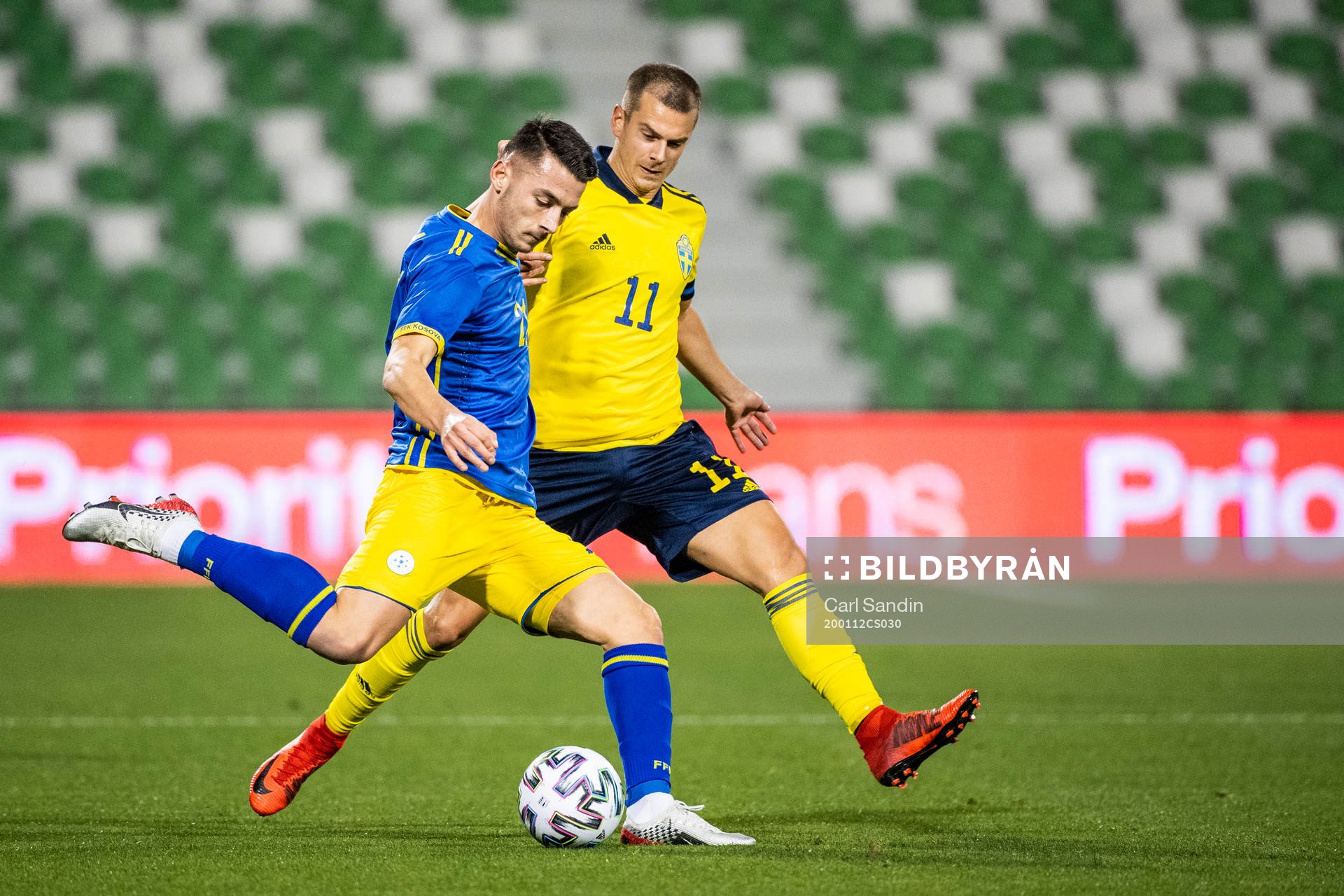 Arber Hoxha of Kosovo and Alexander Kacaniklic of Sweden