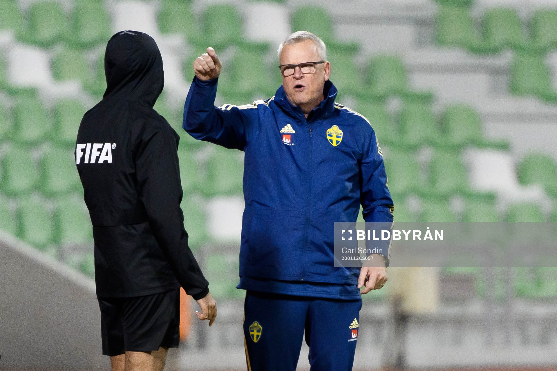 Janne Andersson, head coach of Sweden, talks to the fourth