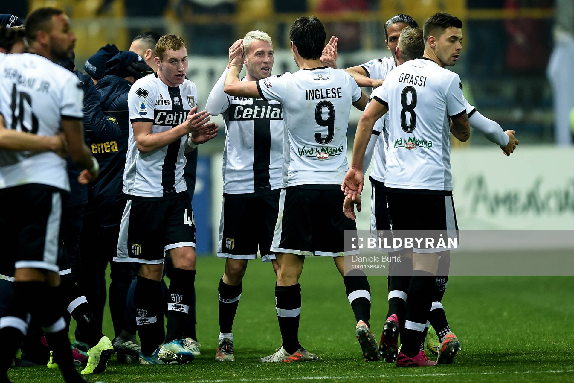 Dejan Kulusevski of Parma celebrates with Simone Iacoponi