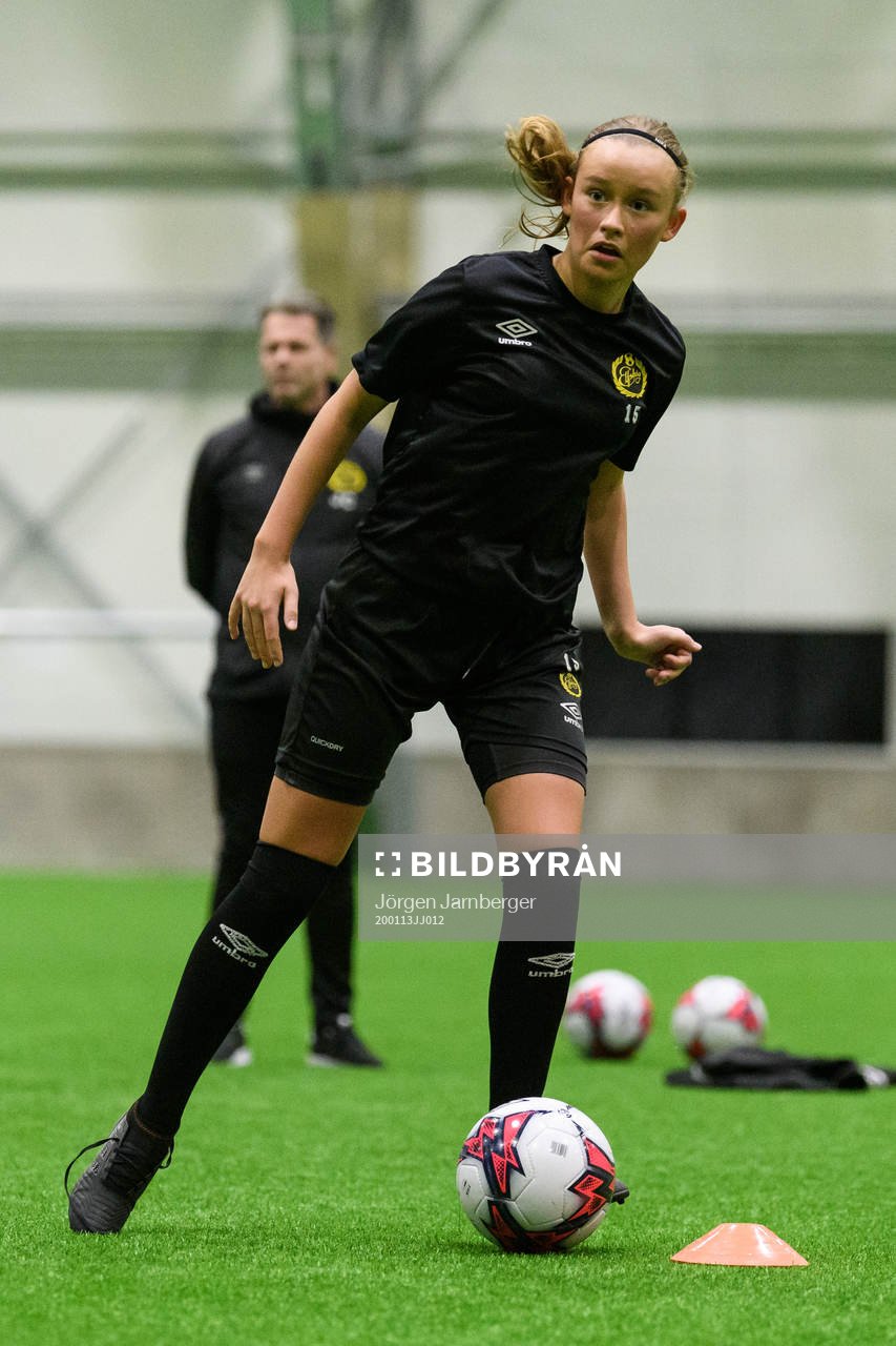 Ebba Nåfält under en träning med Elfsborgs damlag den 13 januari 2020 i Borås.