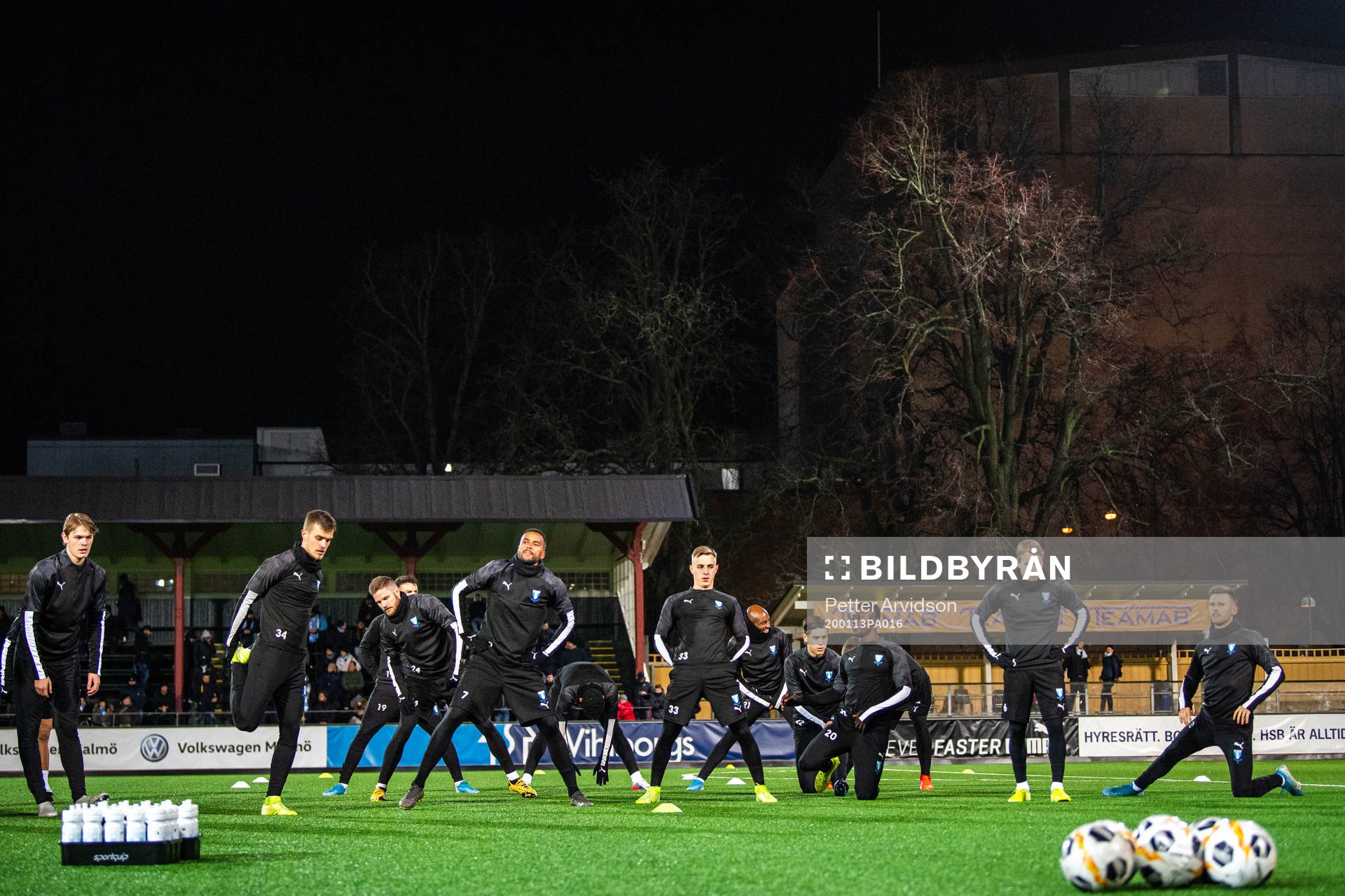 Malmö FFs spelare värmer upp