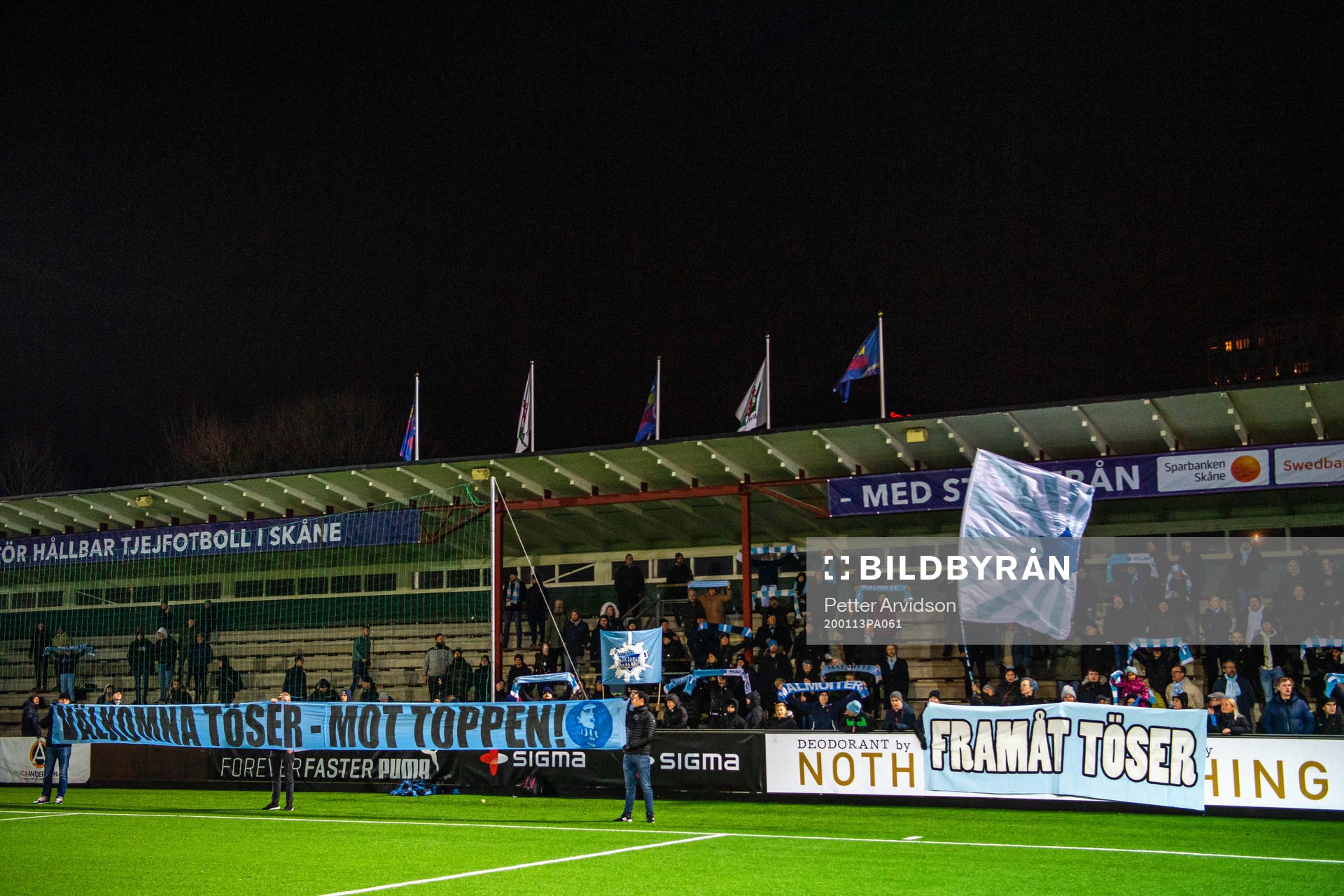 Malmö FFs supportrar med en banderoll