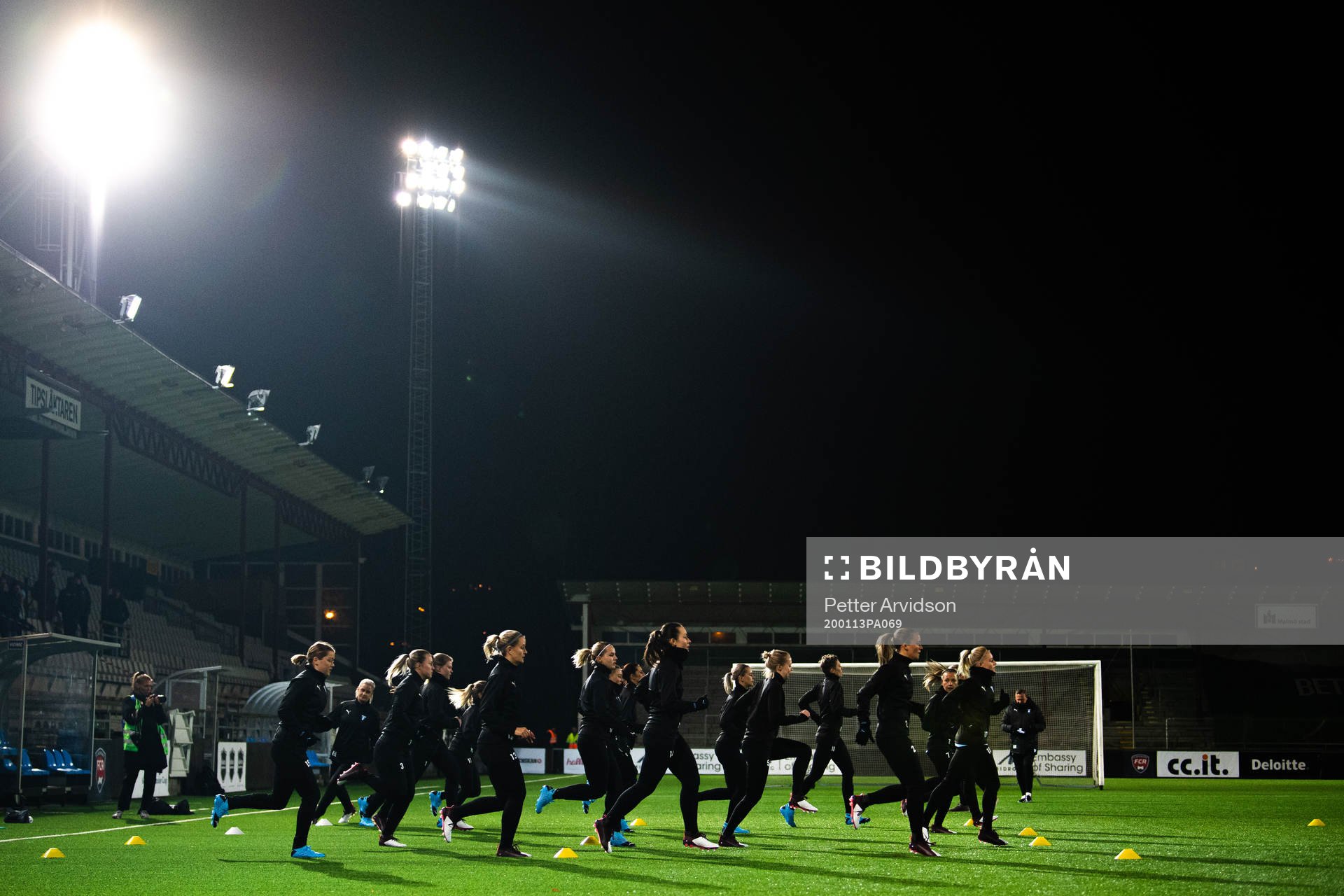 Malmö FFs spelare värmer upp