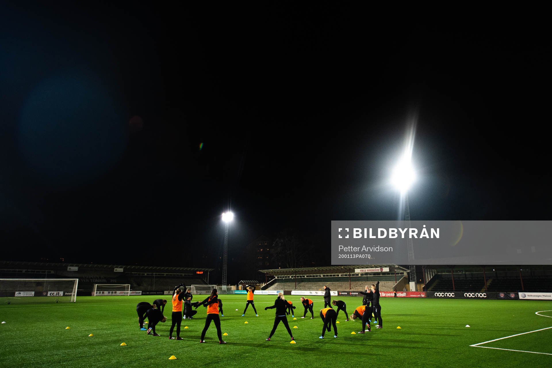 Malmö FFs spelare värmer upp