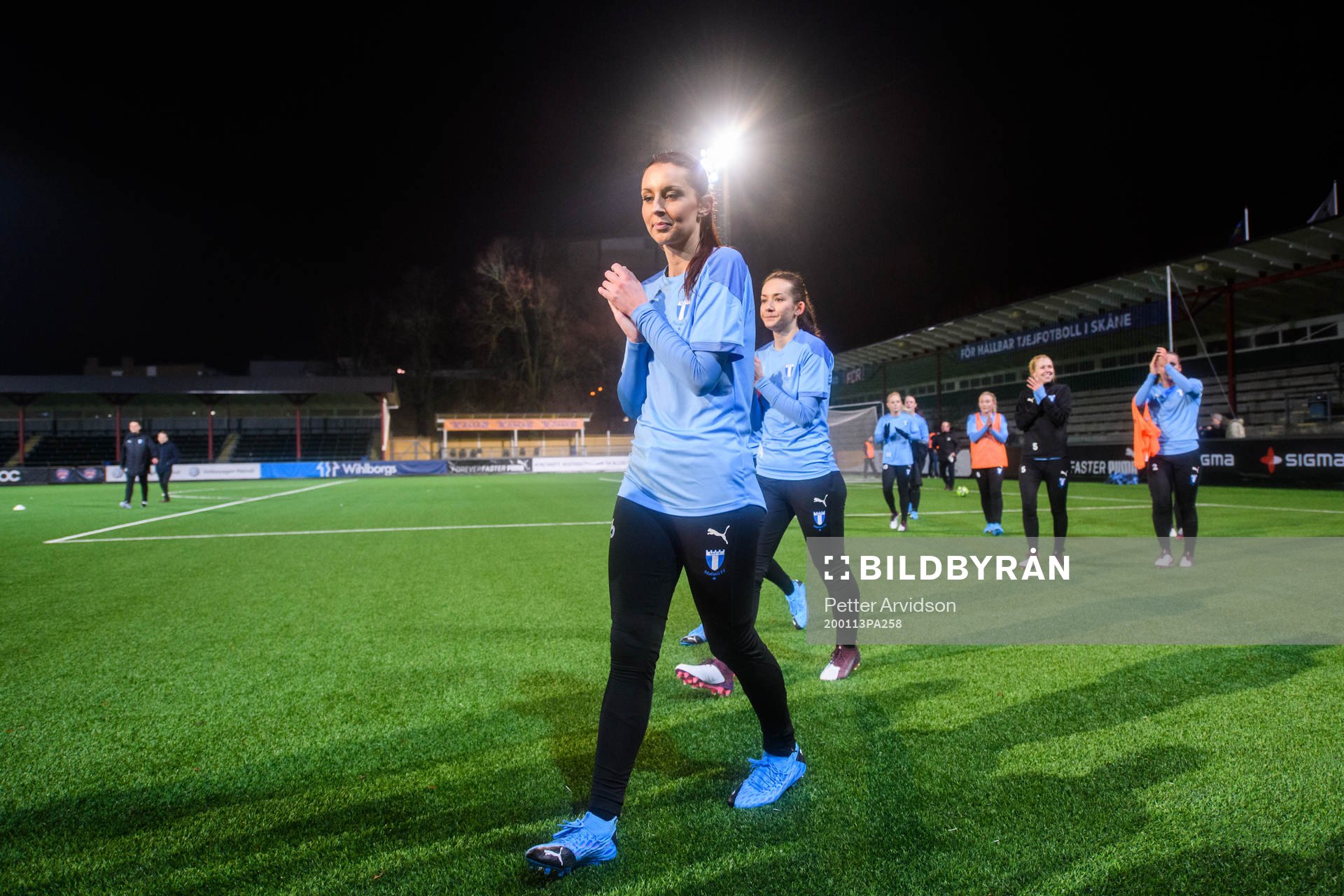 Malin Gunnarsson tackar publiken