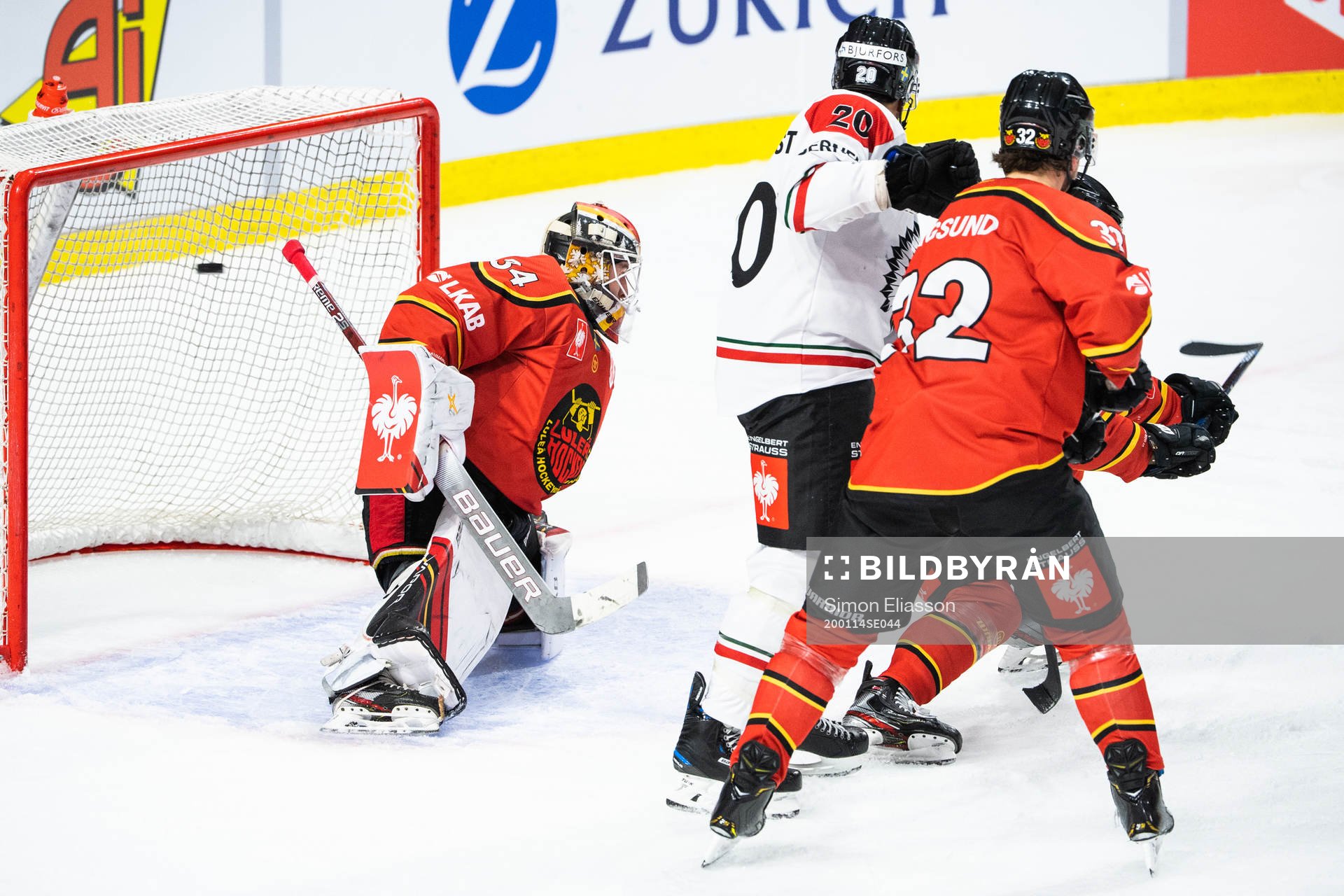 Rhett Rakshani of Frölunda (not pictured) scores 1-1