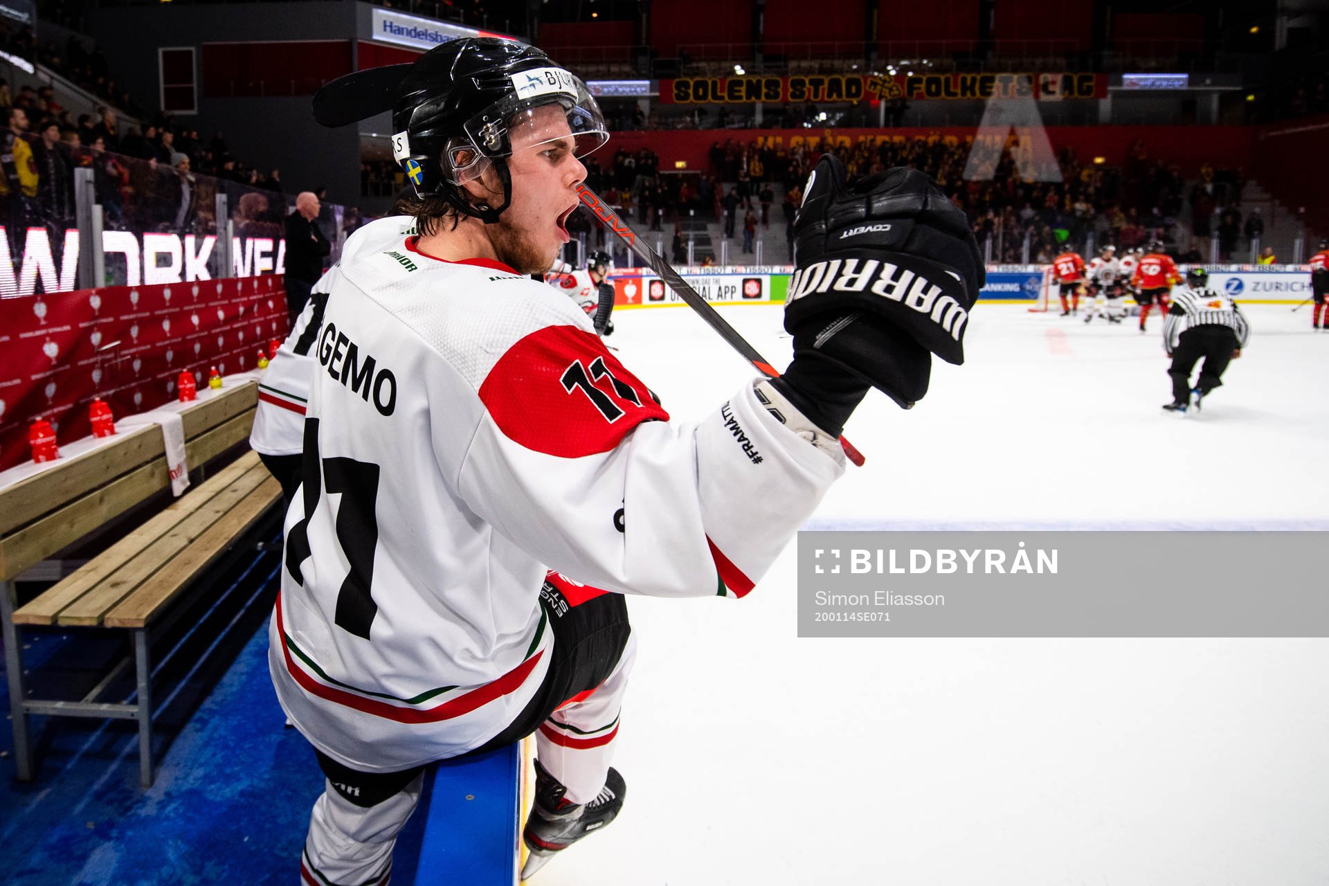 Samuel Fagemo of Frölunda celebrates