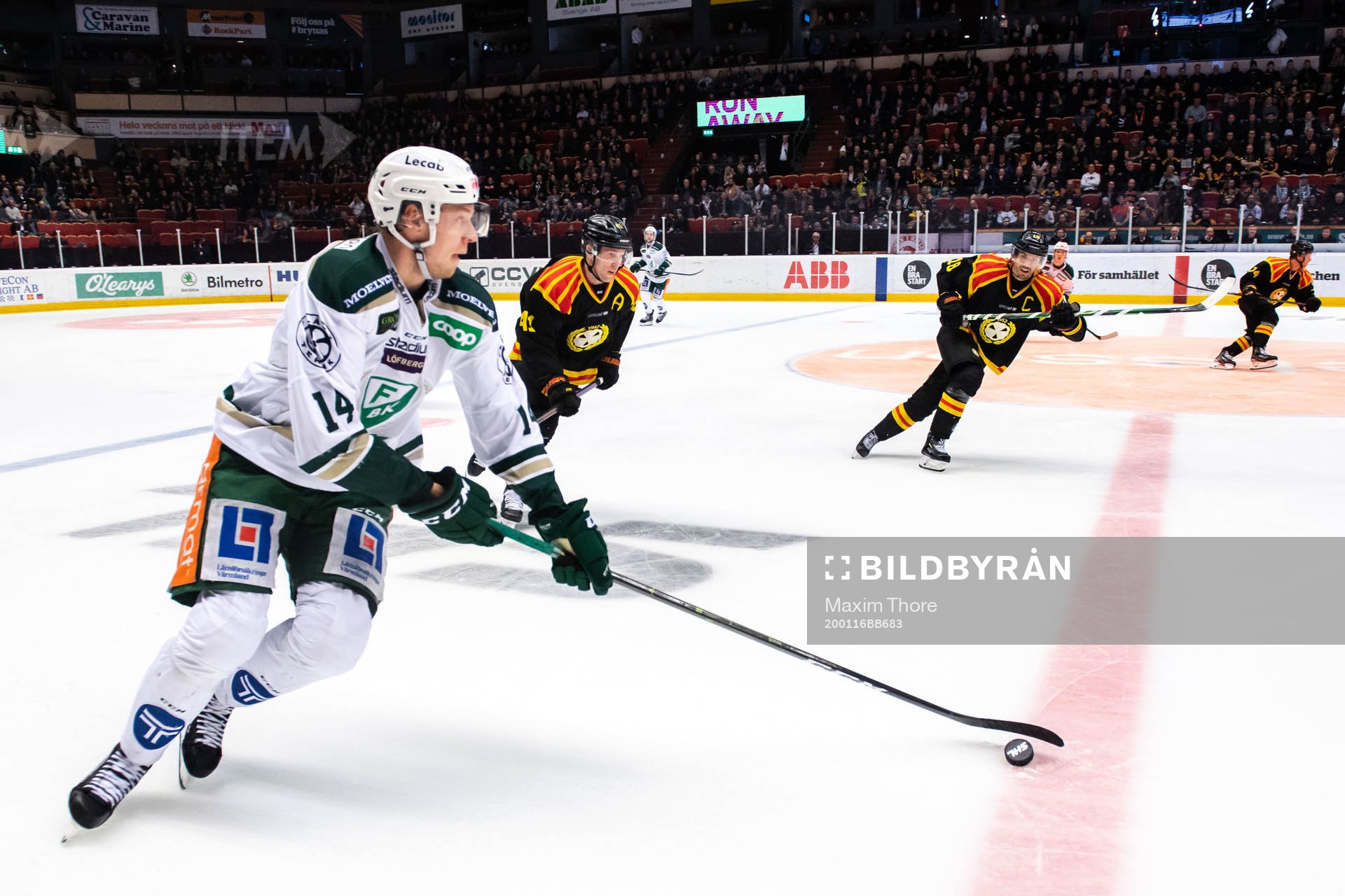 Färjestads Victor Ejdsell och Brynäs Greg Scott