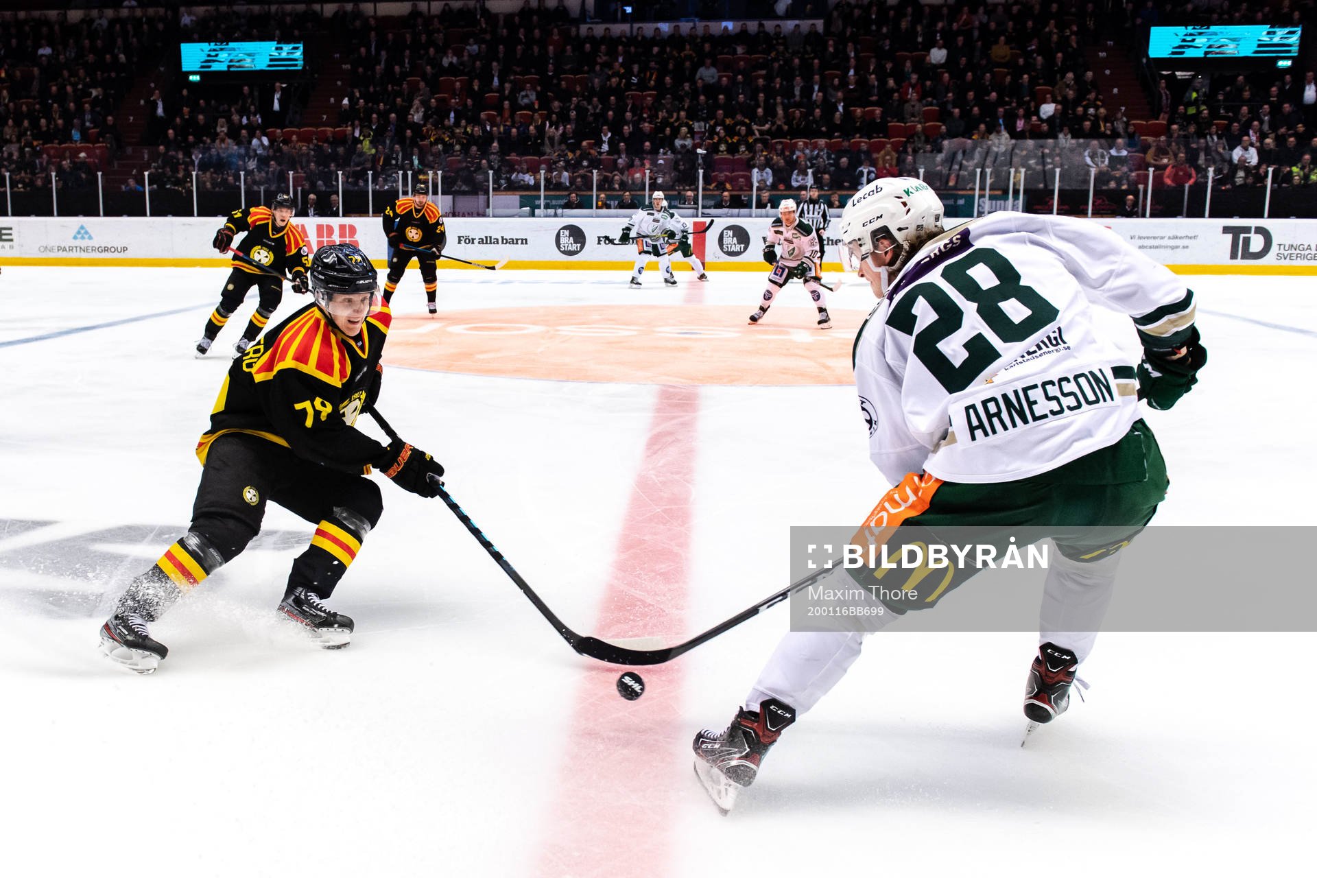 Brynäs Daniel Mannberg och Färjestads Linus Arnesson
