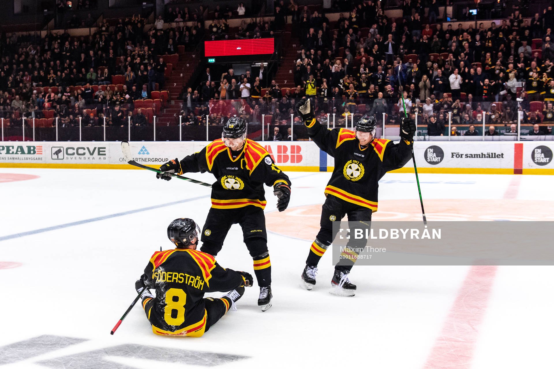 Brynäs Victor Söderström jublar med Anton Rödin