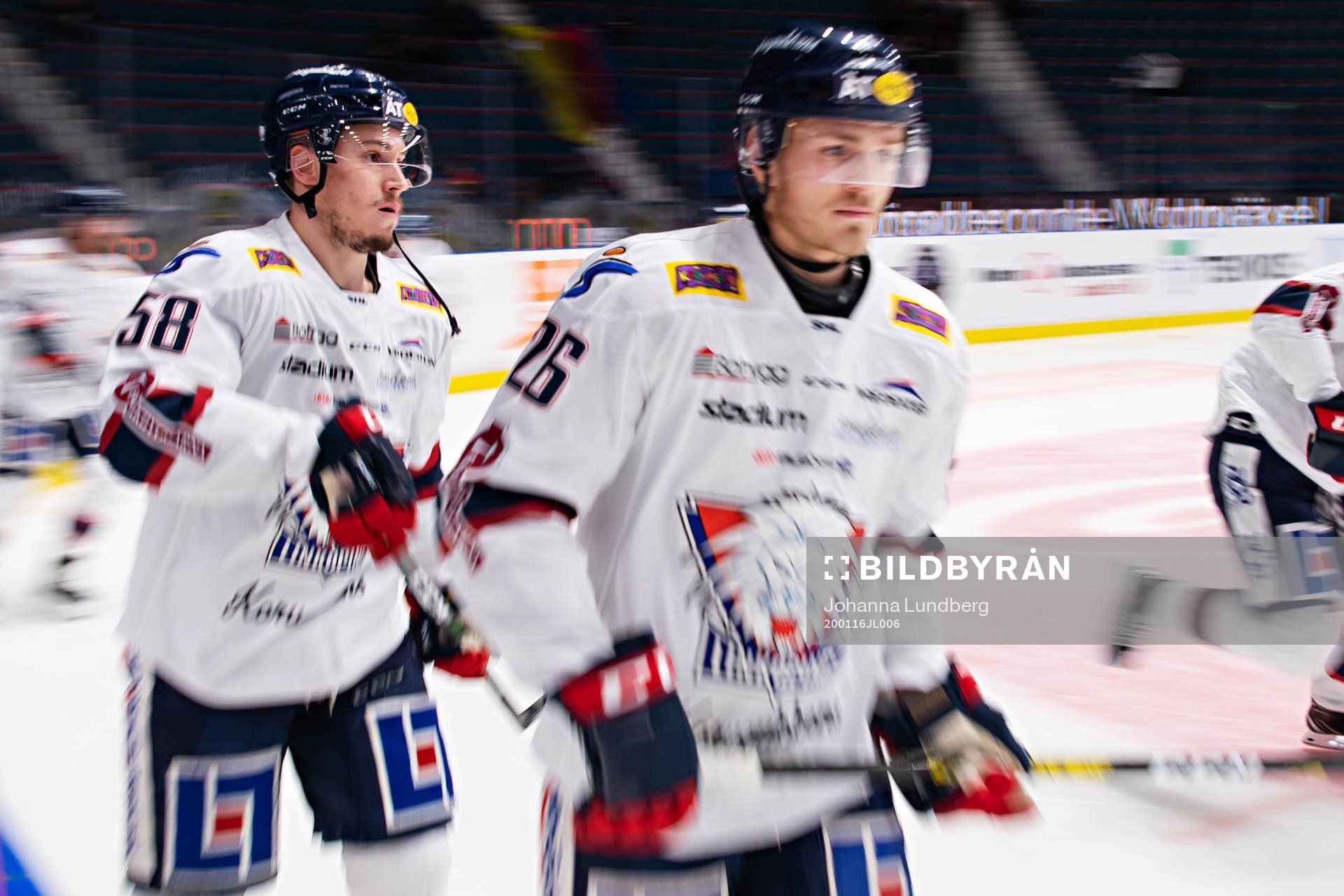 Linköpings Robin Johansson och Hampus Larsson värmer upp