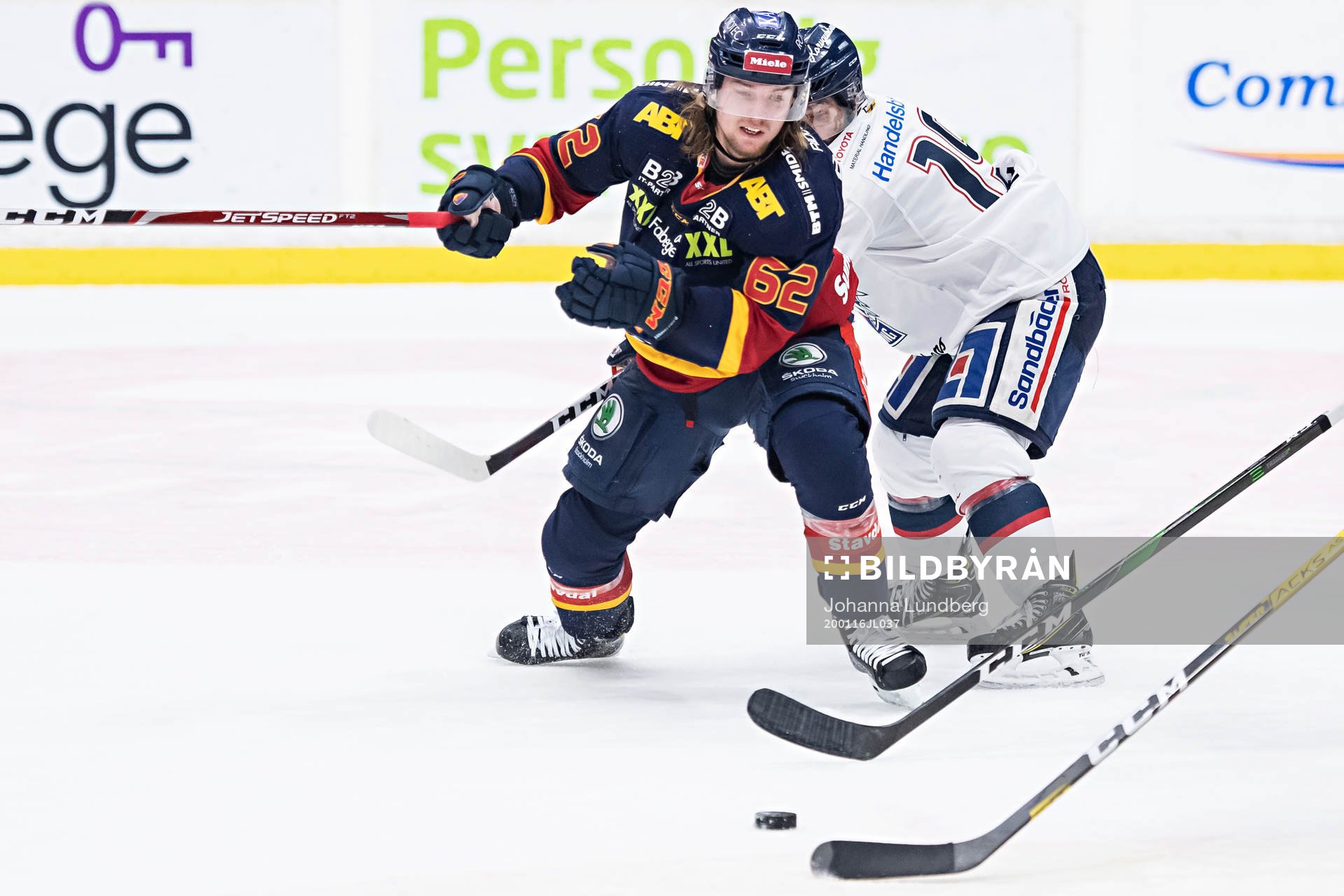 Djurgårdens Manuel Ågren mot Linköpings Joe Whitney