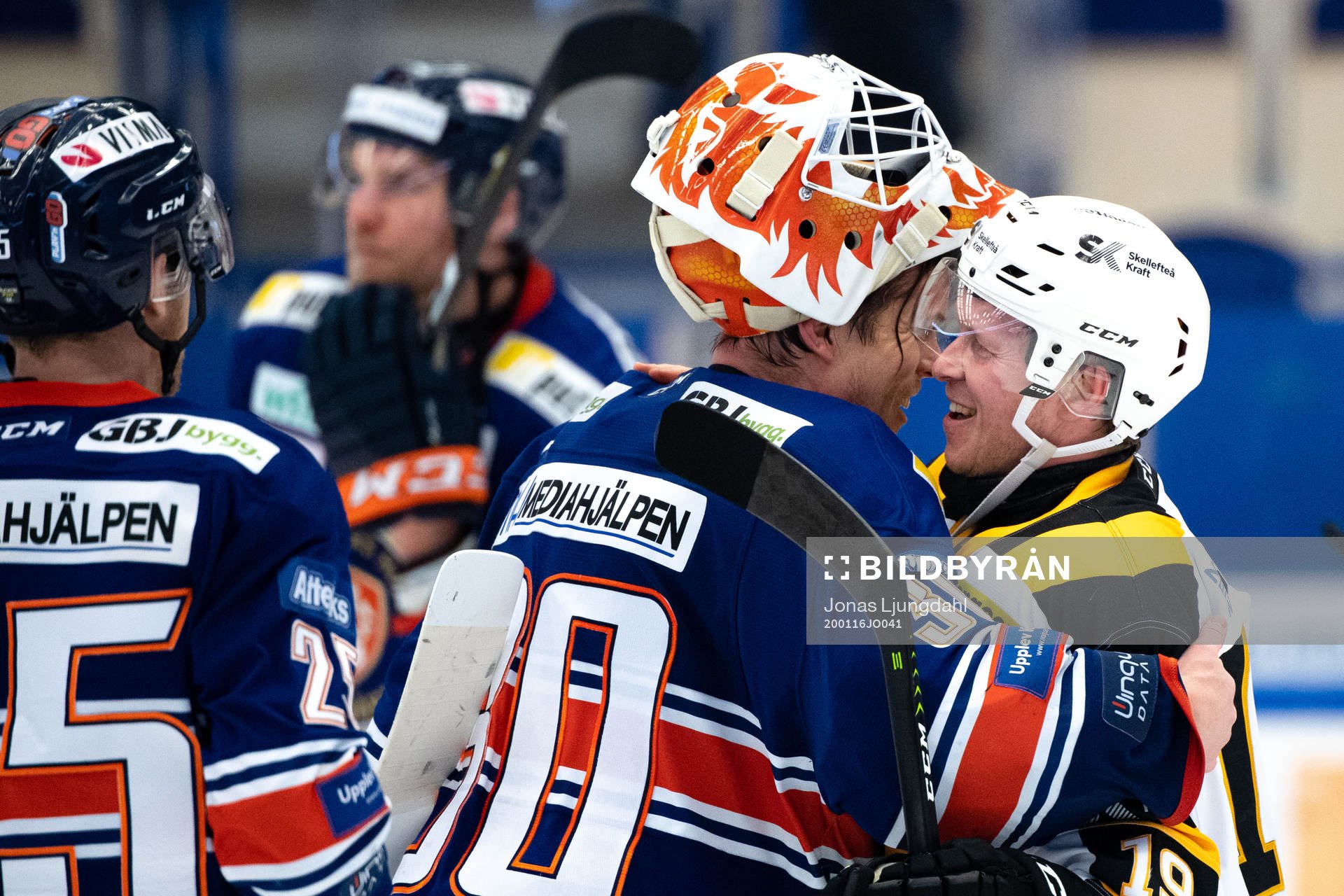 Växjös målvakt Viktor Fasth och Skellefteås Tuomas