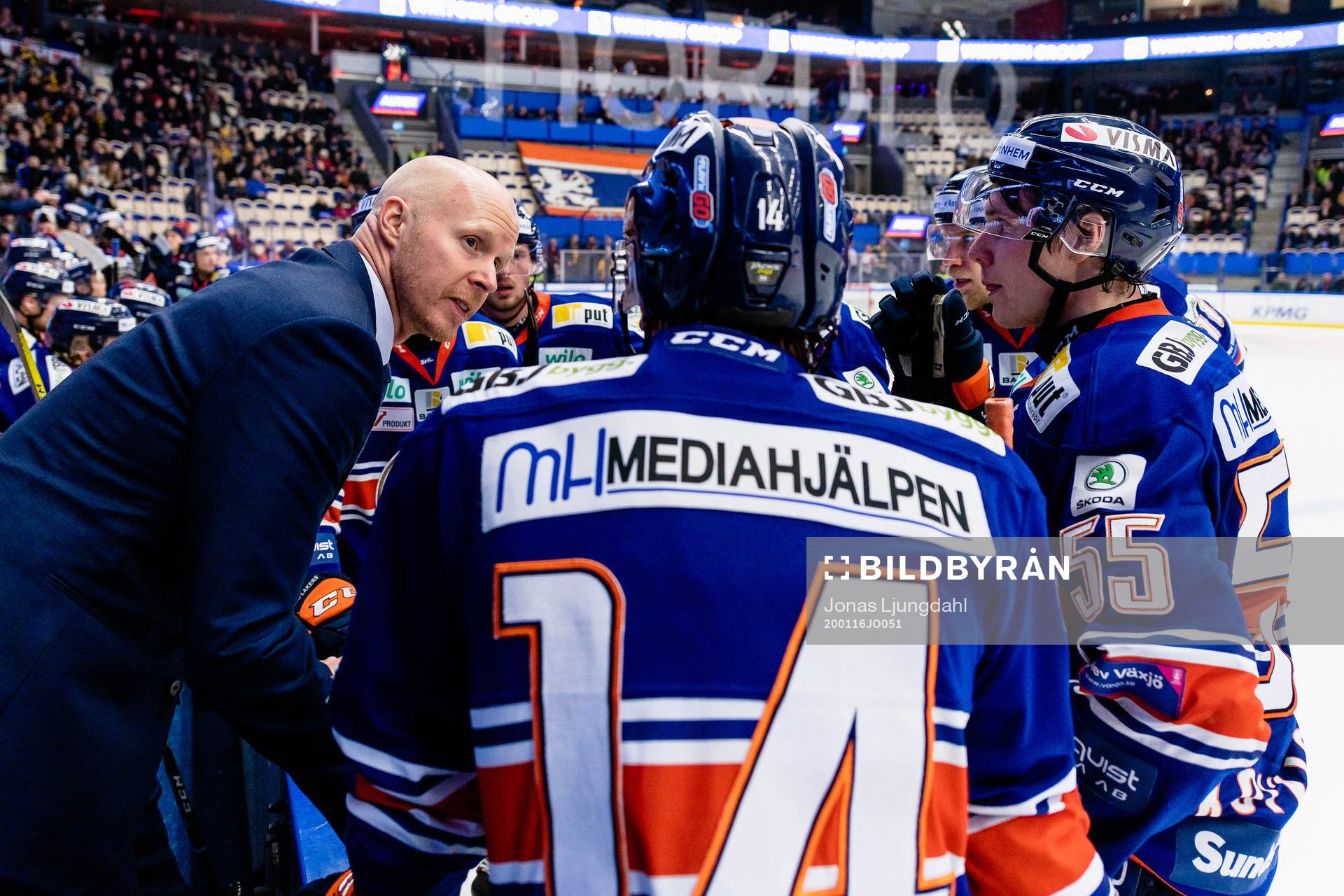 Växjös assisterande tränare Tobias Thermell pratar