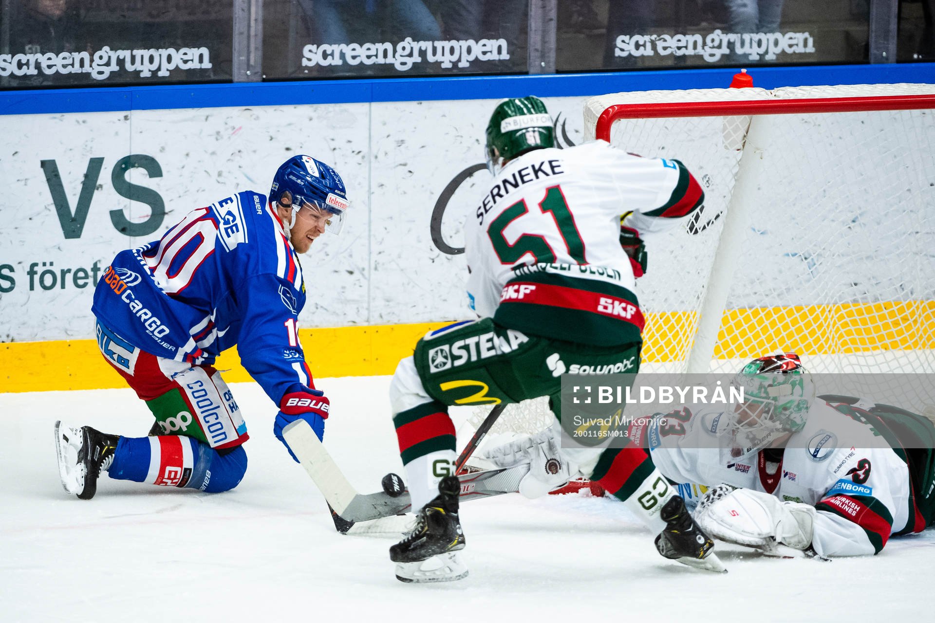 Oskarshamns Nicklas Heinerö oroar bakom Frölundas Mats