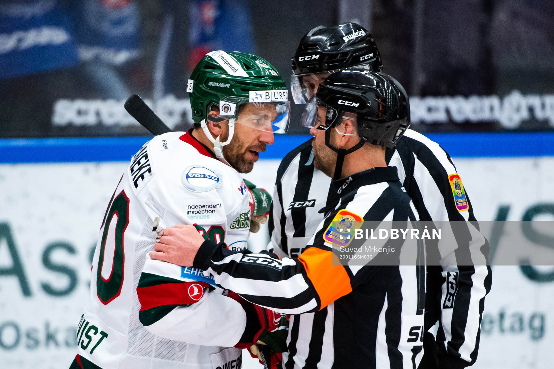 Frölundas Joel Lundqvist reagerar på domslut