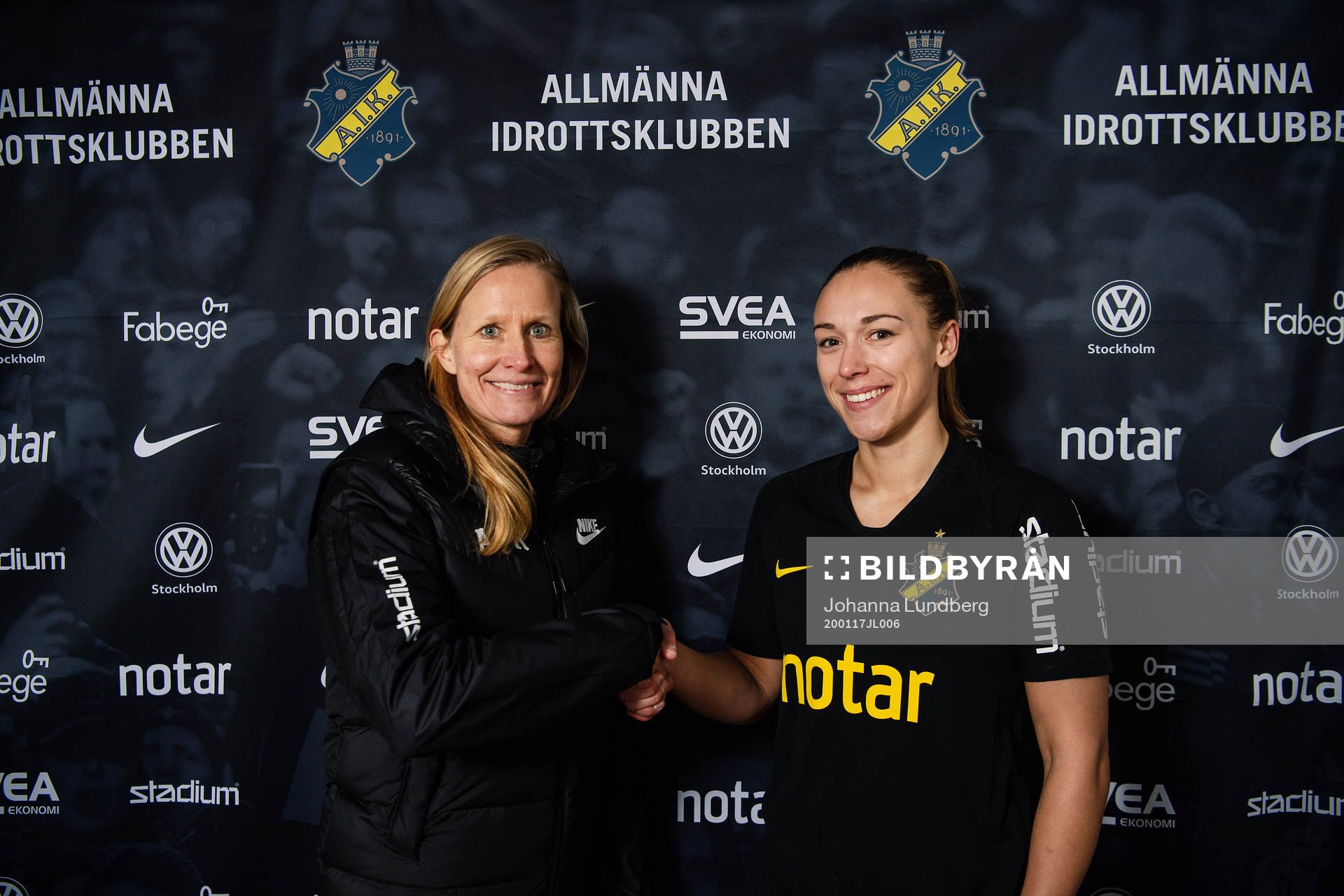 Anne Mäkinen, sportchef, och Fanny Johansson, nyförvärv