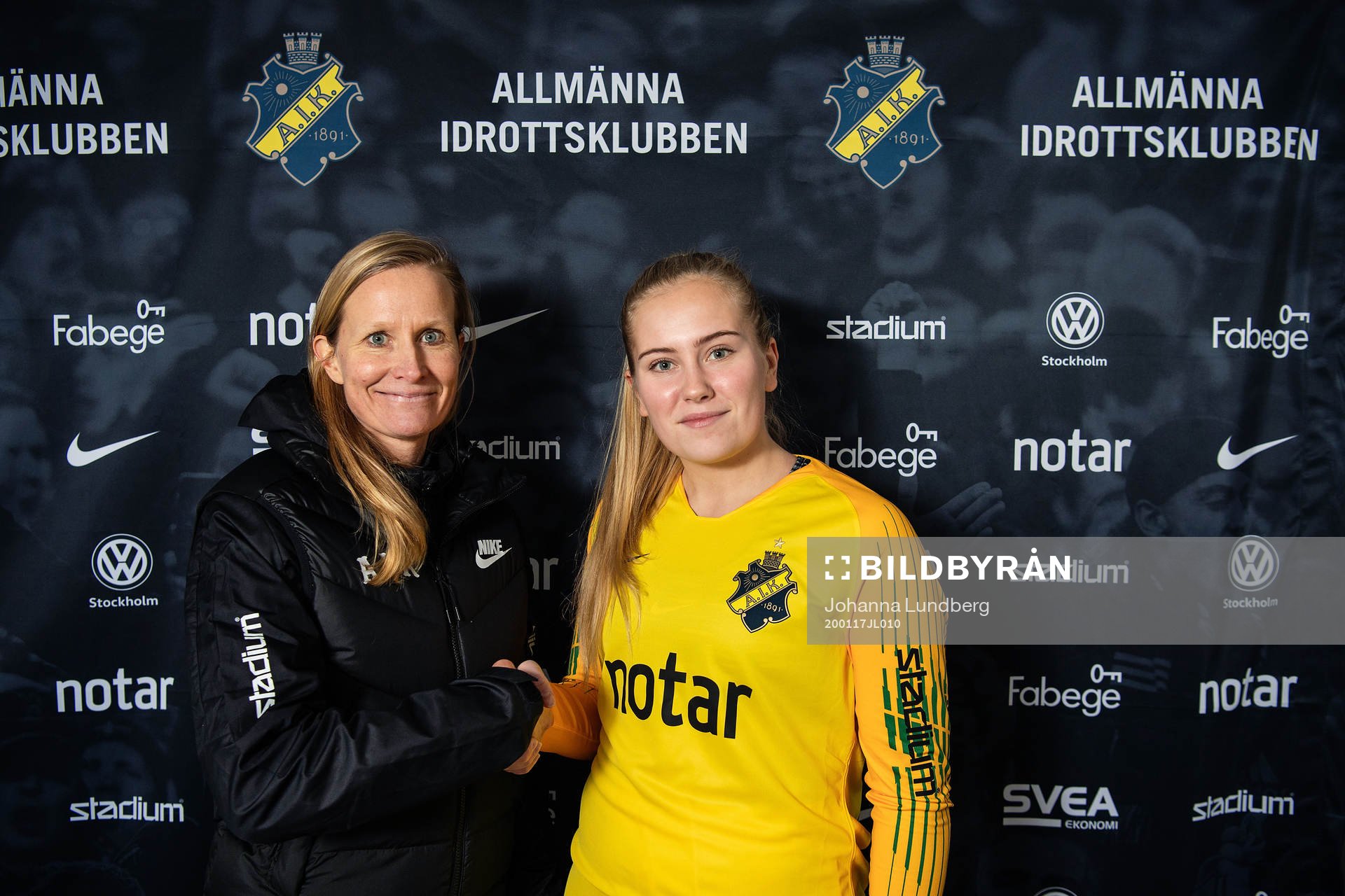 Anne Mäkinen, sportchef, och Milla-Maj Majasaari,,