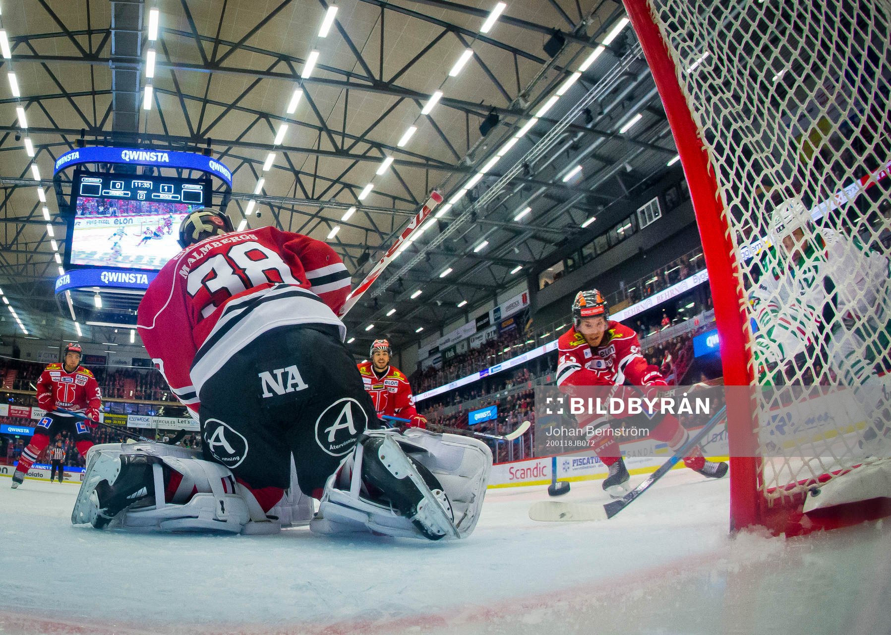 Rögles Leon Bristedt gör 0-2 på Örebros målvakt