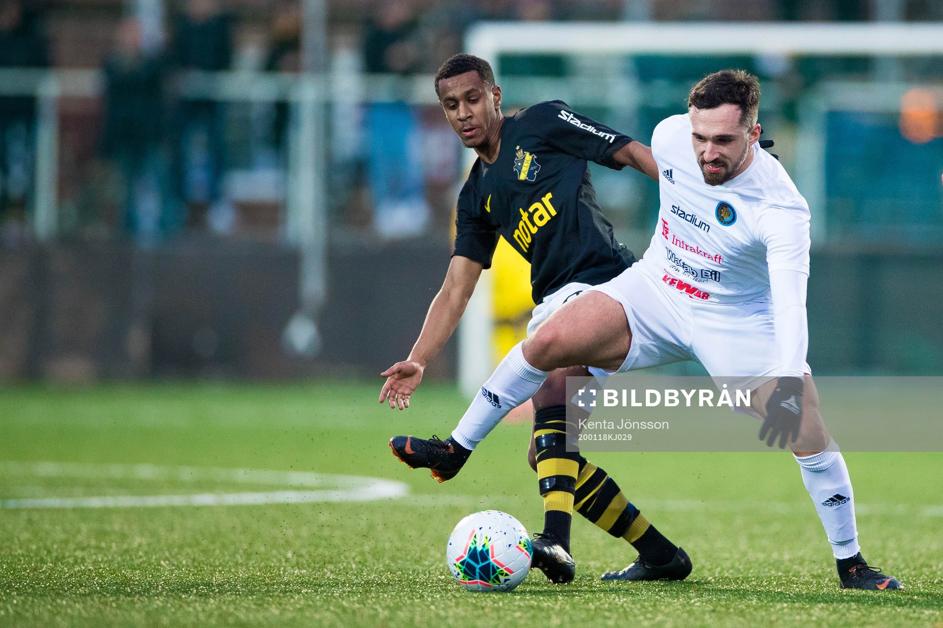 s Noah Tesfai och Karlstads Agon Beqiri