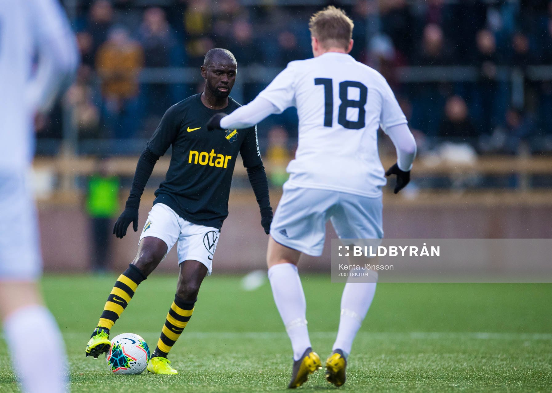 s Enoch Kofi Adu och Karlstads Erik Nilsson