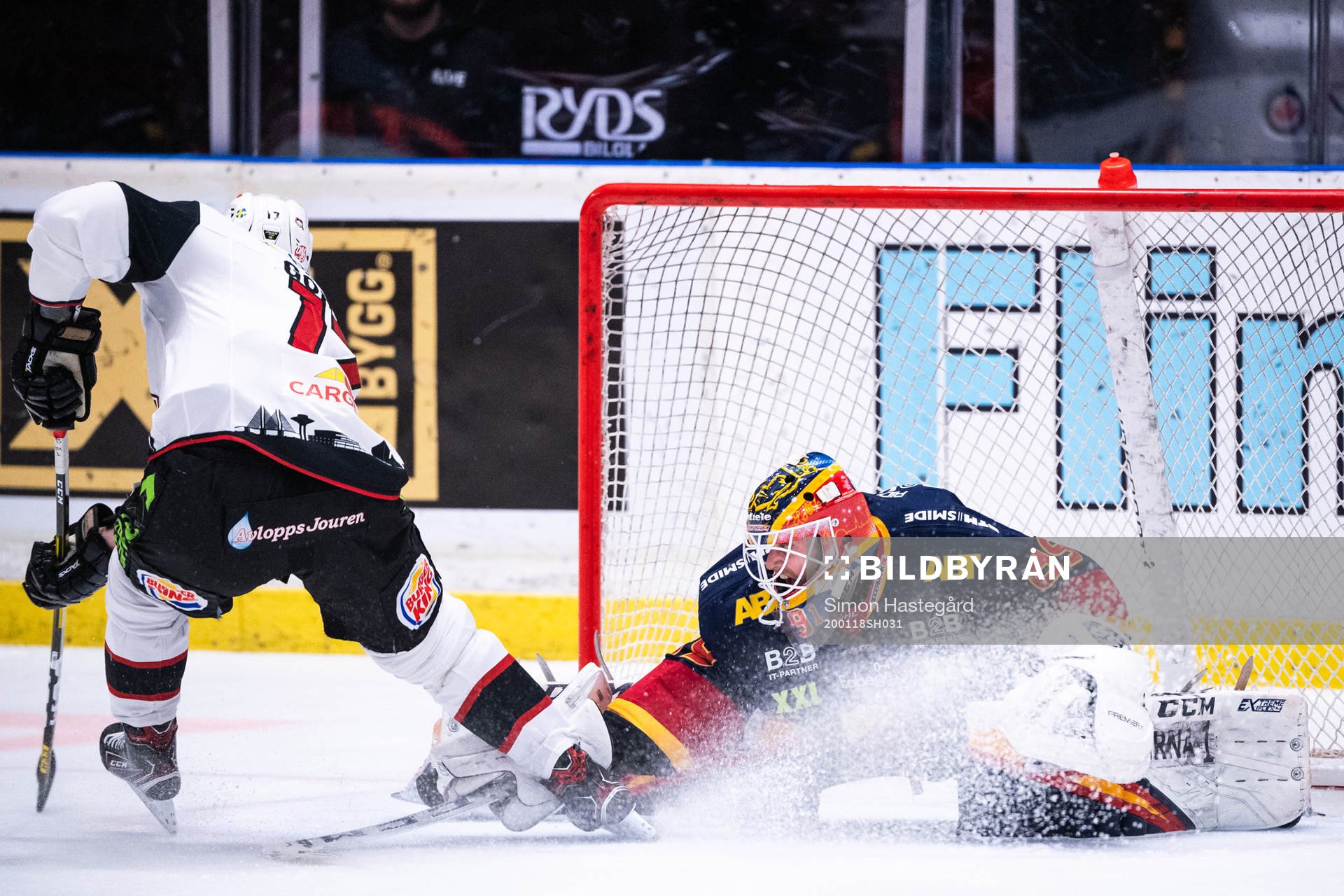 Djurgårdens målvakt Niklas Svedberg räddar målchans